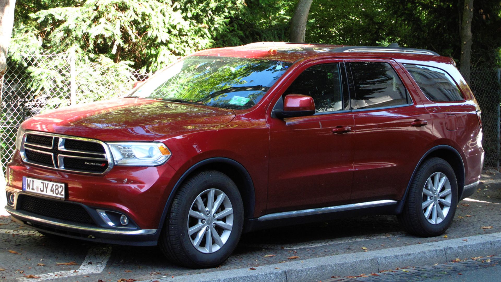 File:Dodge Durango USDM front.jpg