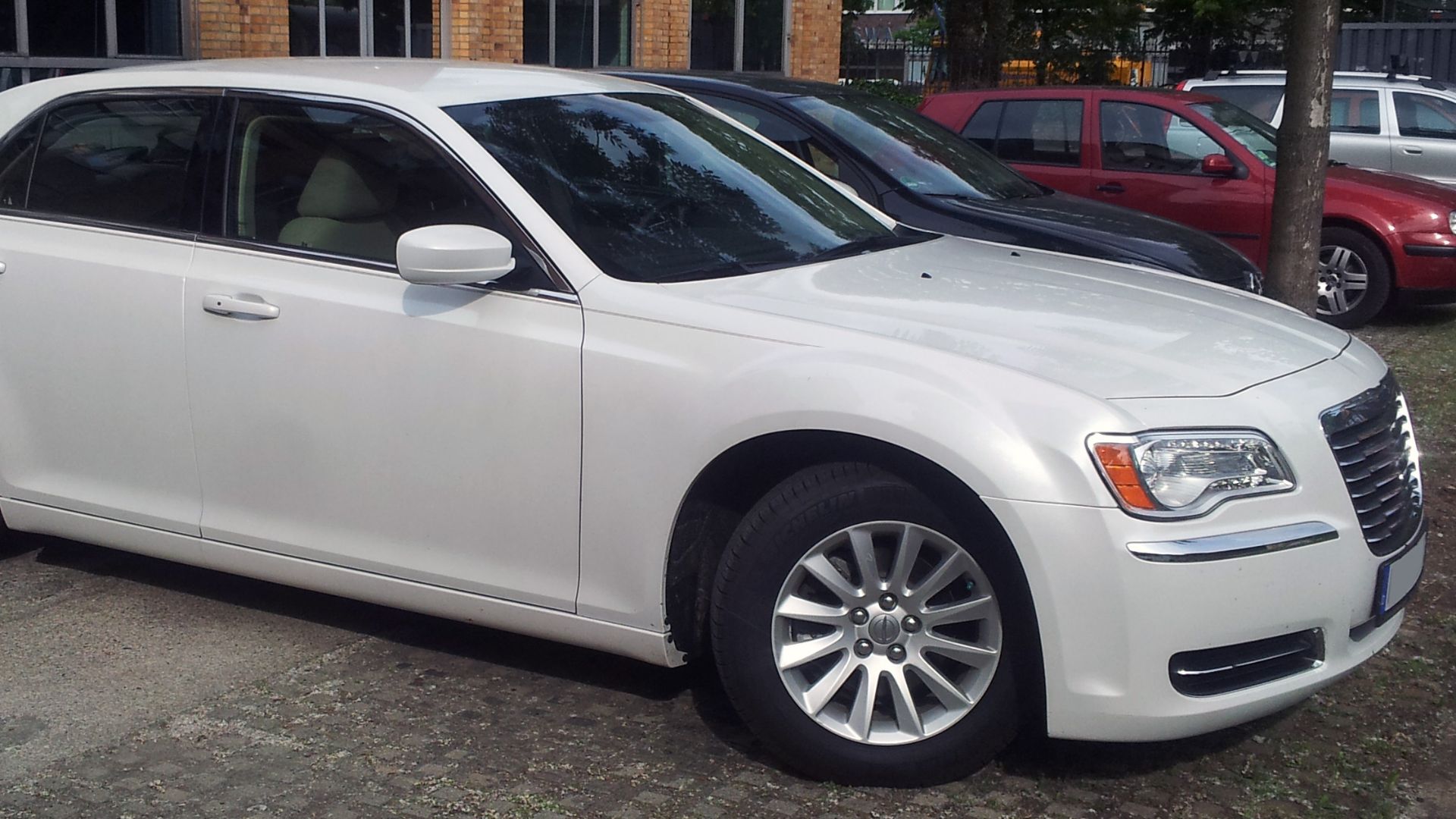 File:White Chrysler 300 (LX II) fr.jpg