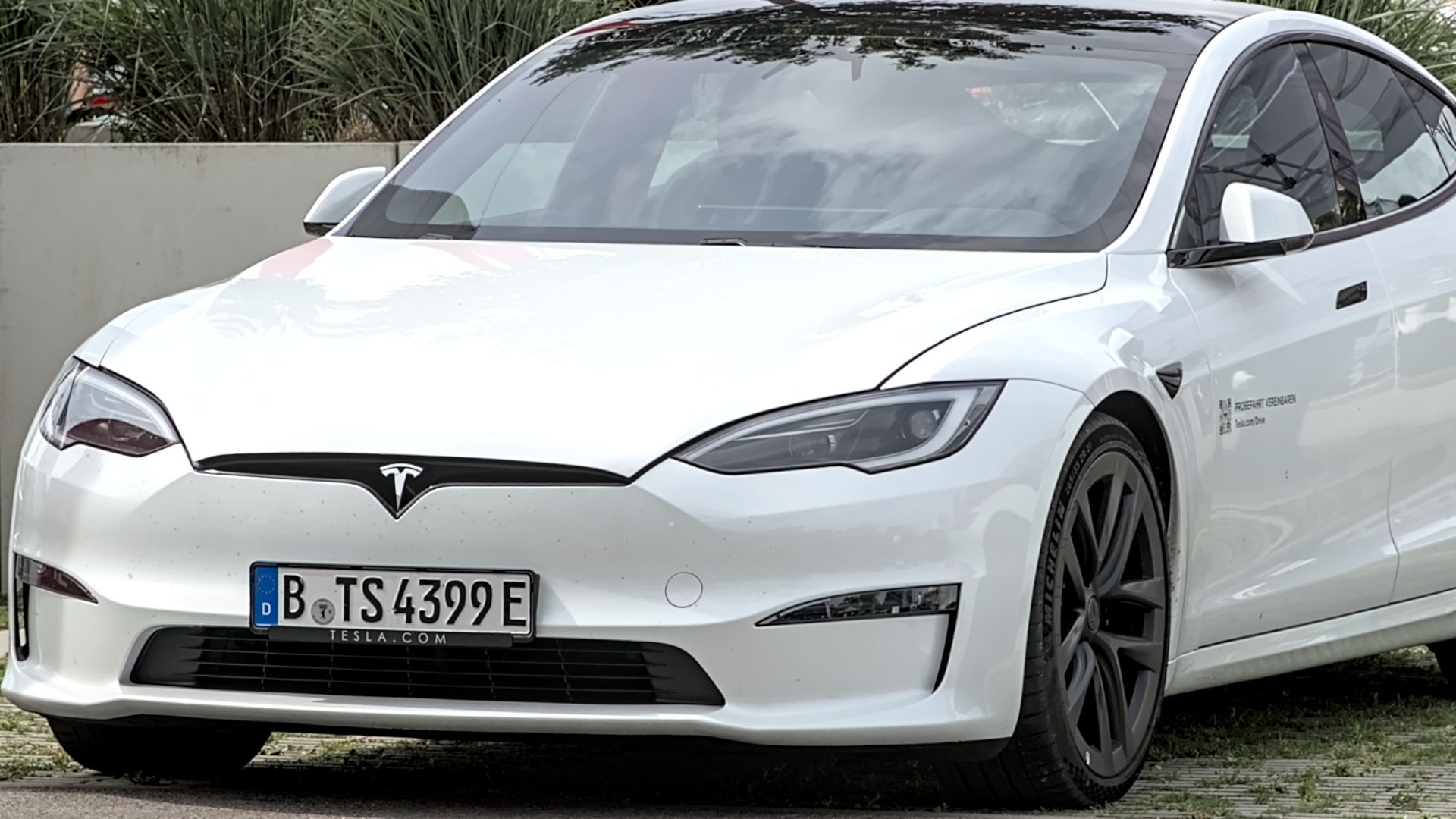 File:Tesla Model S (2023) Motorworld Munich 1X7A0025.jpg