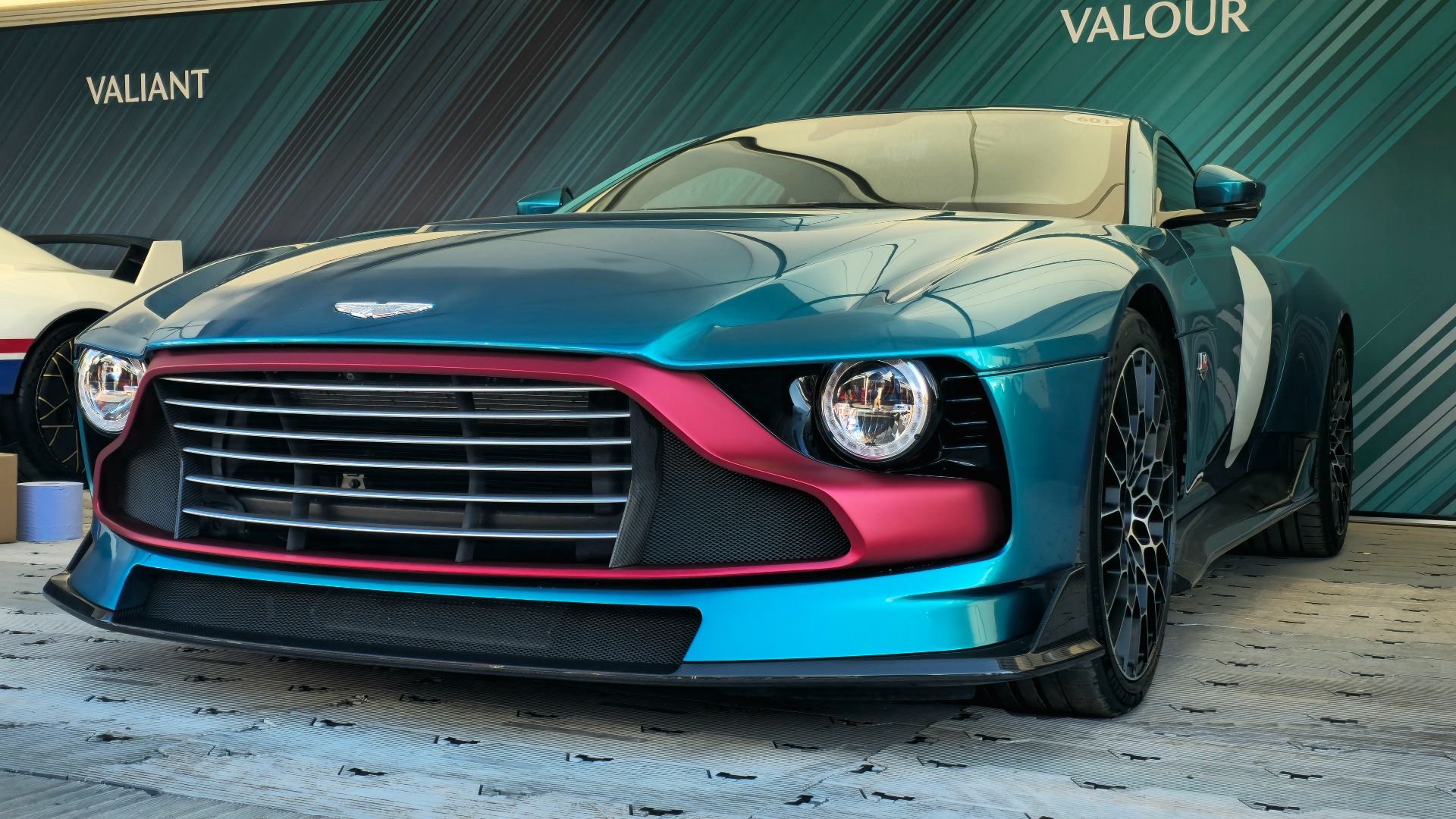 File:Aston Martin Valour 2.jpg