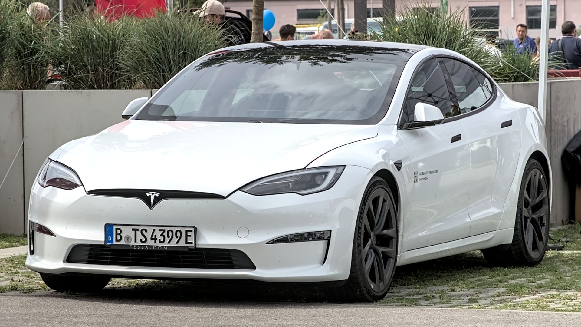 File:Tesla Model S (2023) Motorworld Munich 1X7A0025.jpg