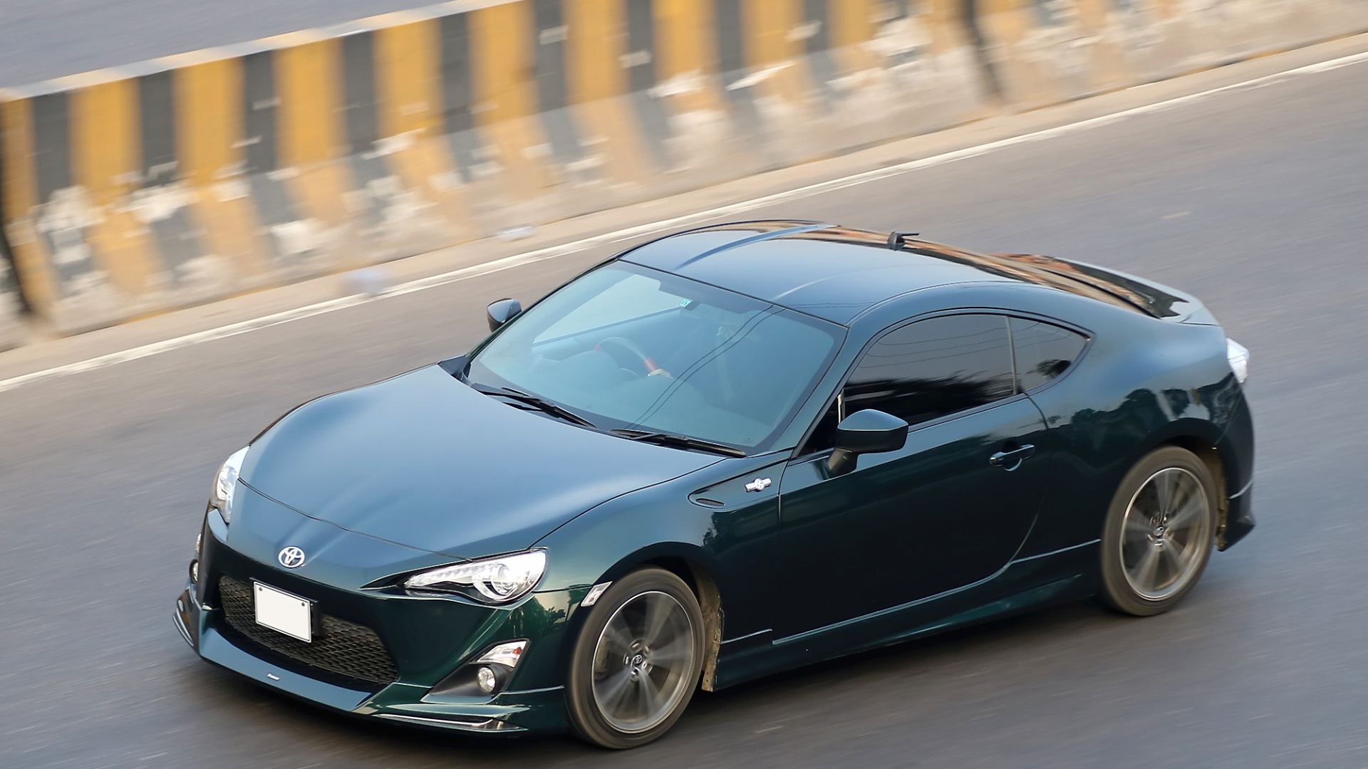 File:Toyota GT86, Bangladesh. (39192353262).jpg