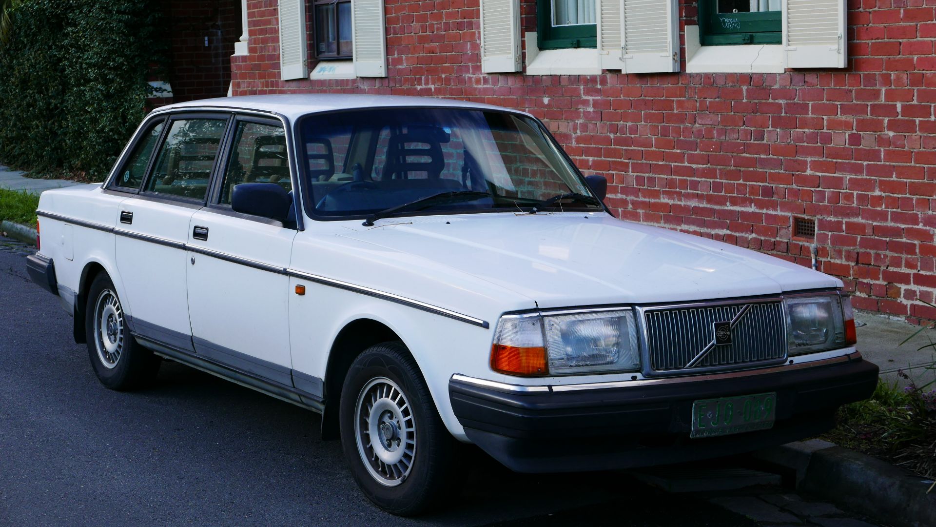 File:1990 Volvo 240 GL sedan (2015-06-03) 01.jpg