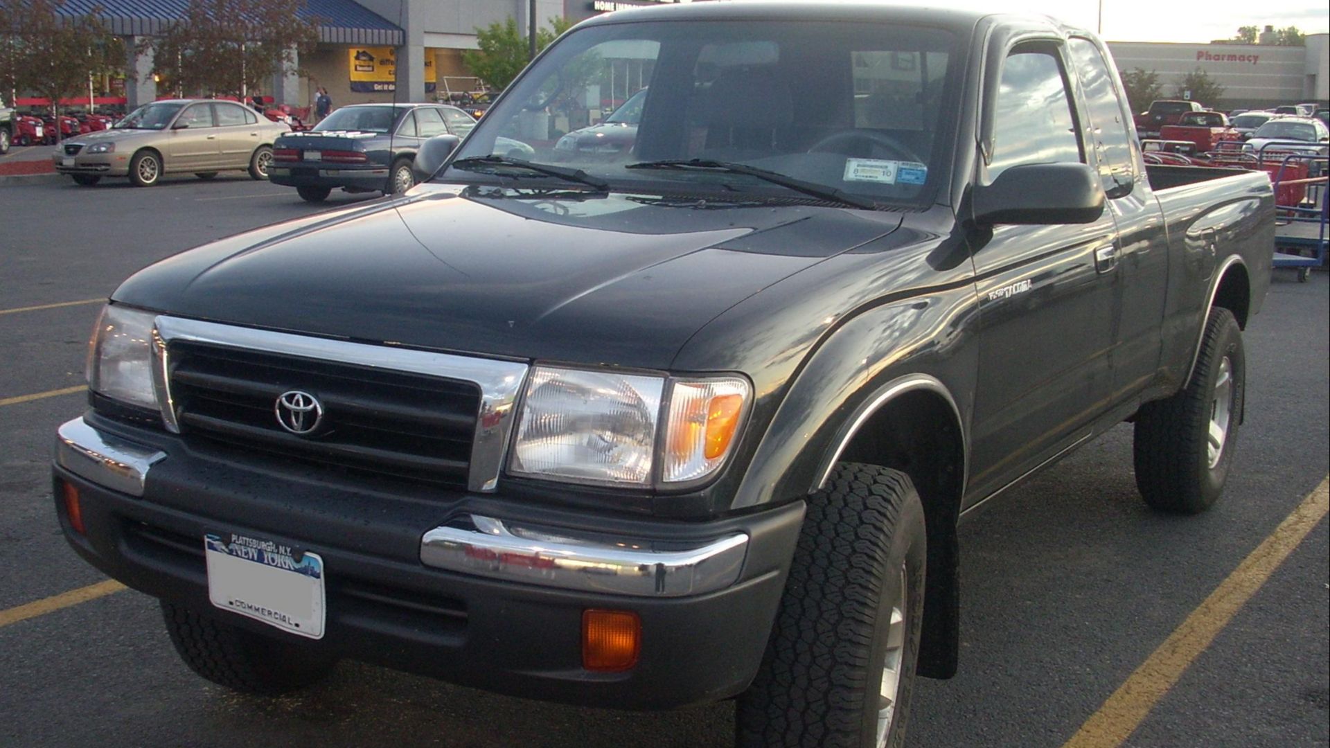 File:'98-'00 Toyota Tacoma Extended Cab.JPG