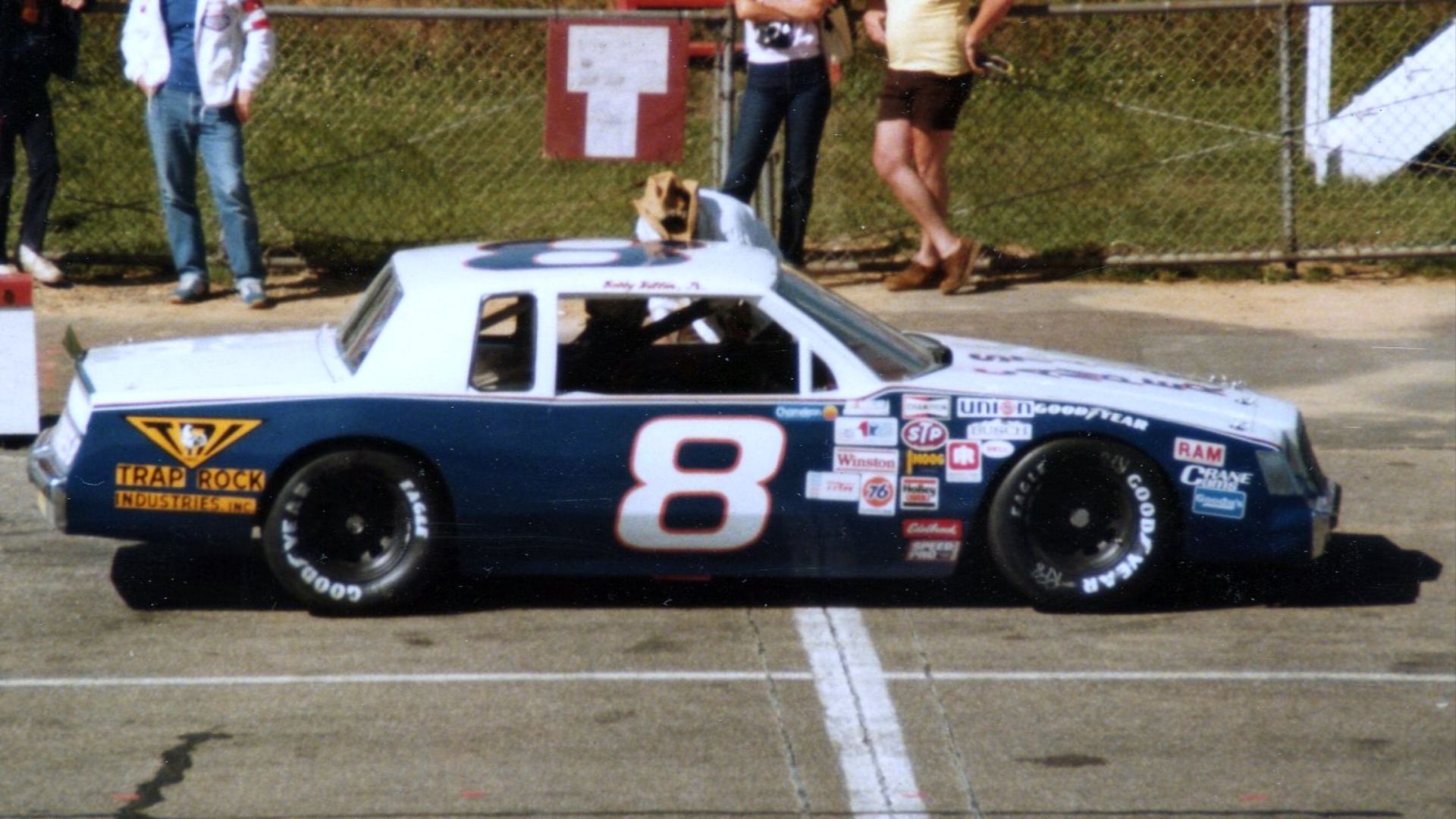 File:BobbyHillinJrNascarCar1984.jpg