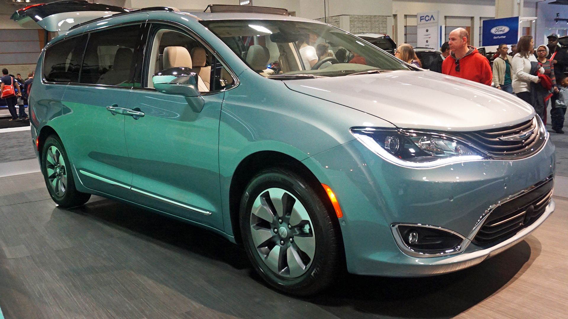File:Chrysler Pacifica Hybrid WAS 2017 1663.jpg