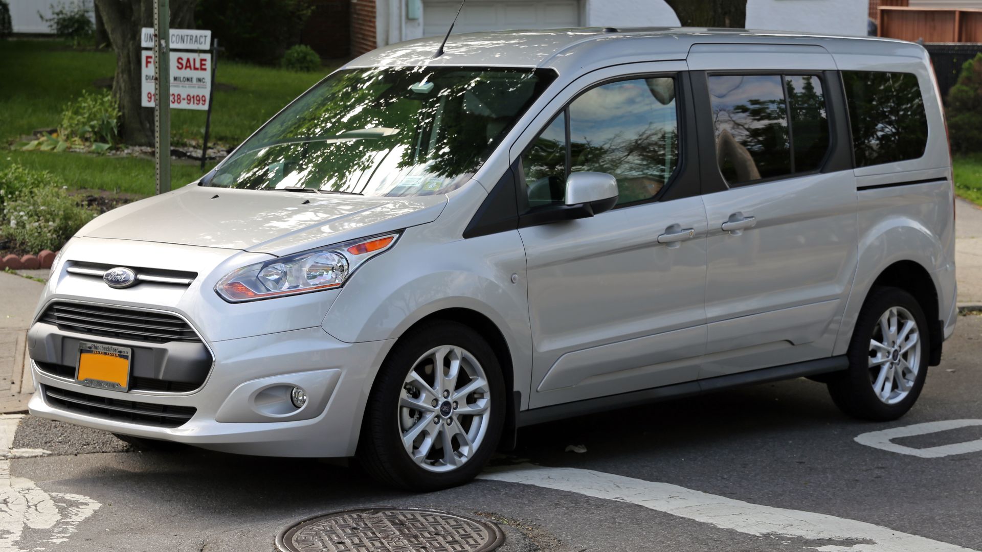 File:2014 Ford Transit Connect Wagon Titanium LWB front left.jpg