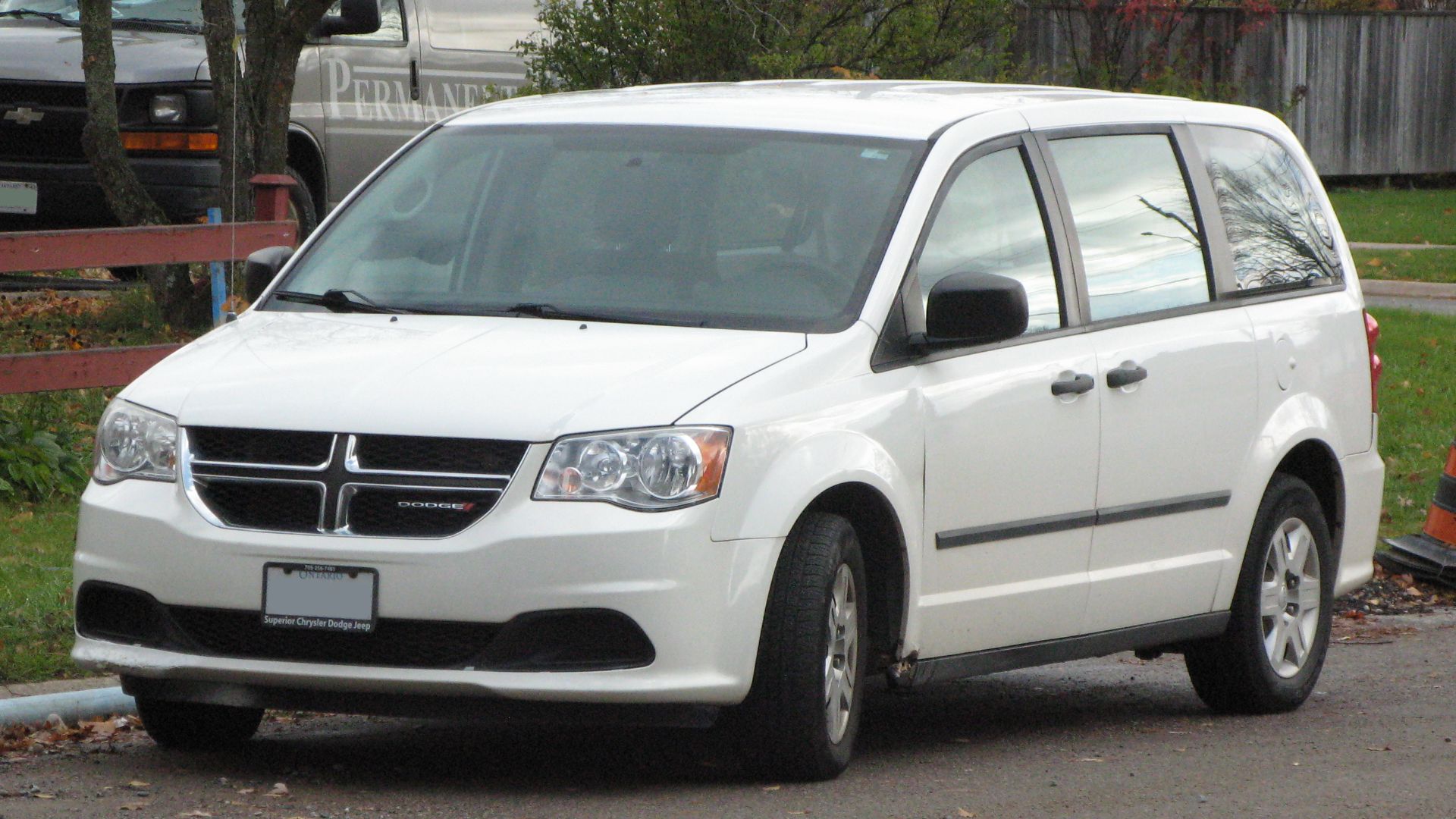 File:2013 Dodge Grand Caravan, Front Left, 10-19-2020.jpg