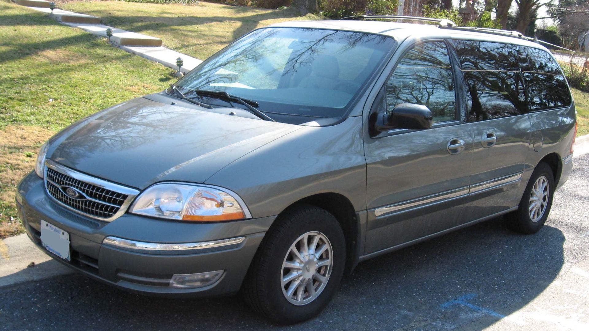 File:01-03 Ford Windstar.jpg