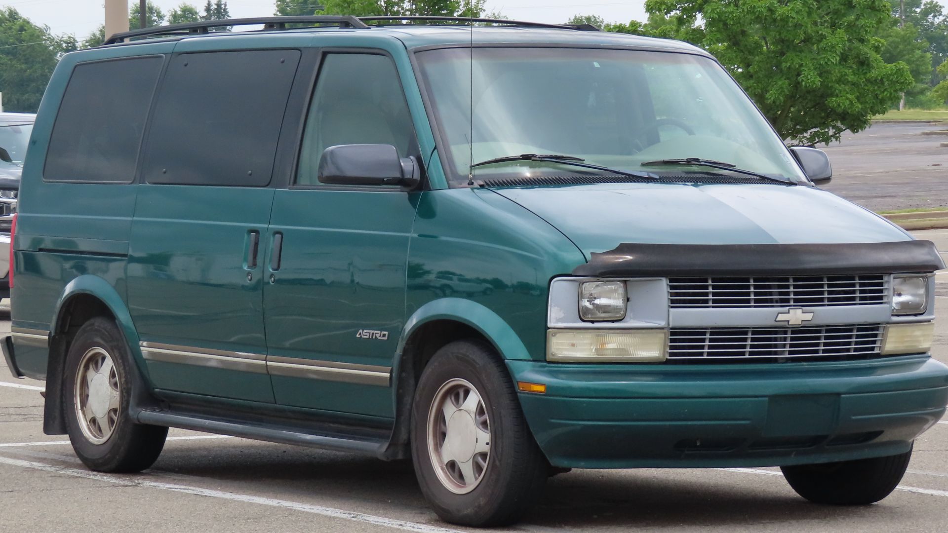 File:1998 Chevrolet Astro Base Passenger Van.jpg