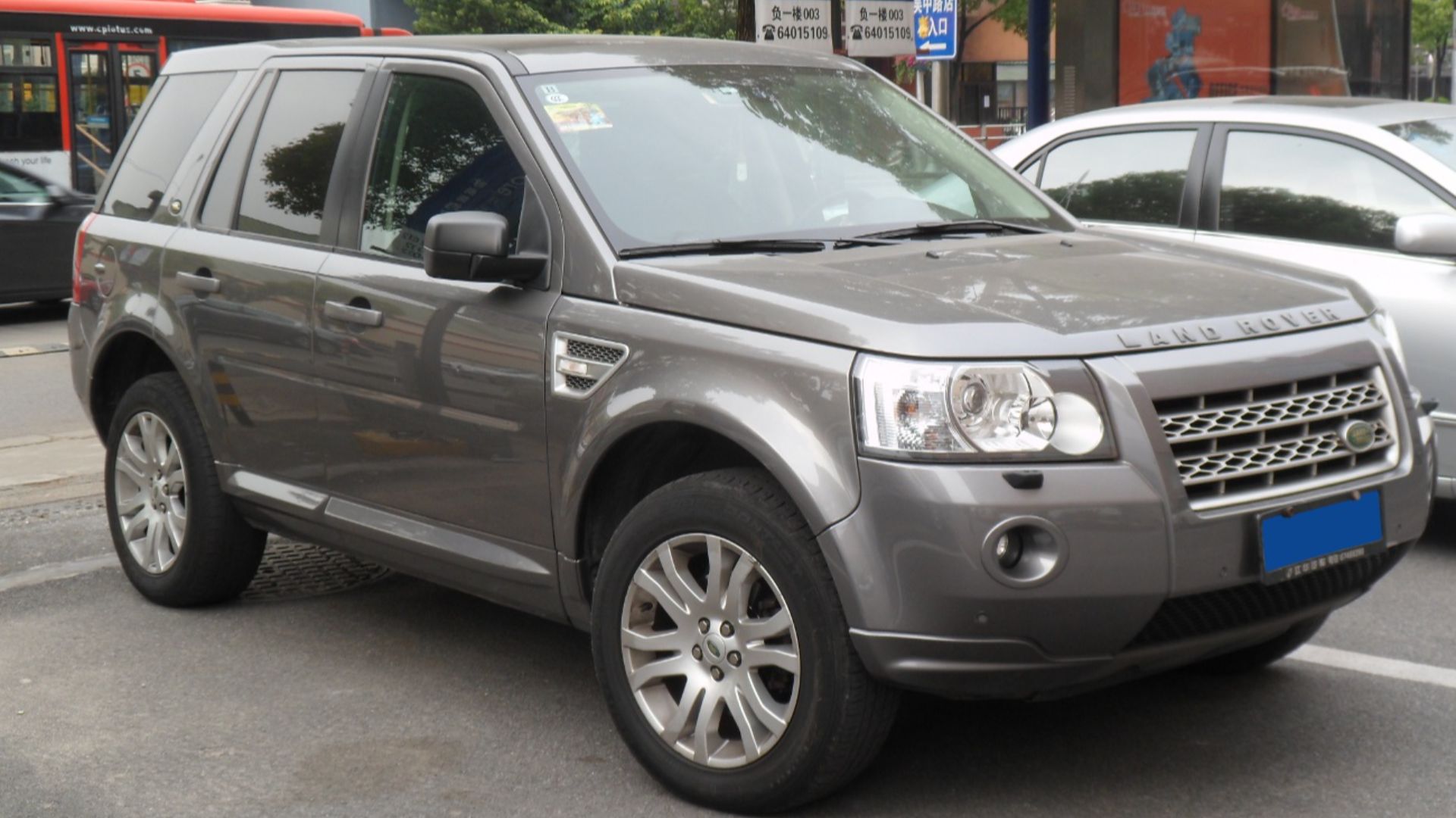 File:Land Rover Freelander L359 China 2012-05-12.jpg