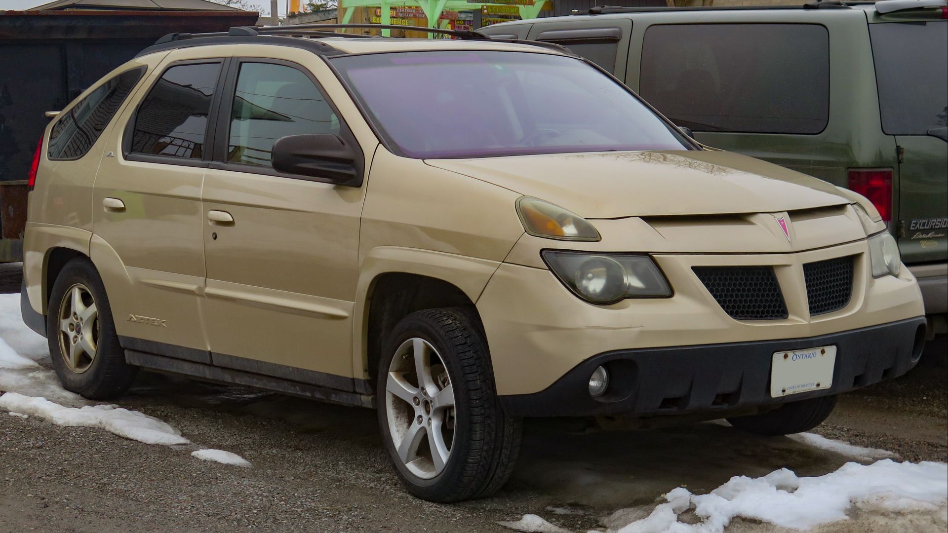 File:2002 Pontiac Aztek AWD in Light Driftwood Metallic, Front Right, 04-09-2023.jpg
