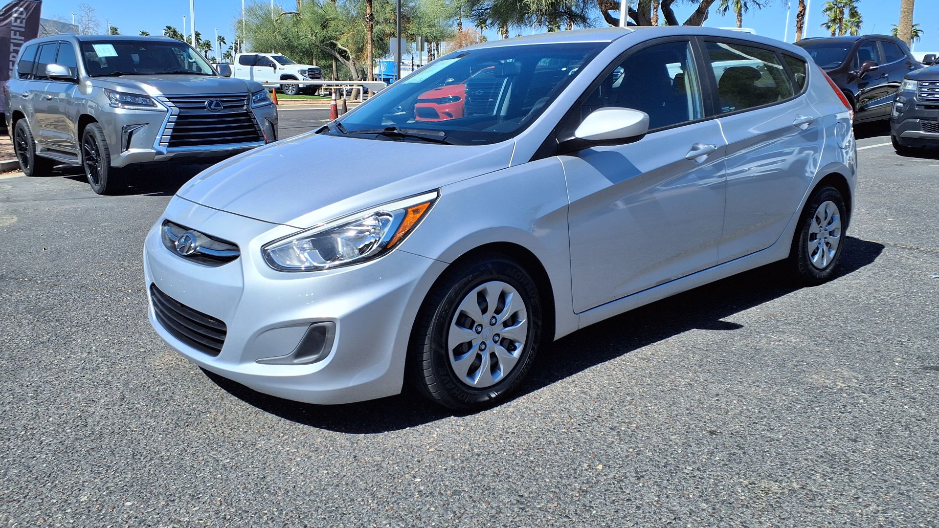 File:17 Hyundai Accent Hatchback SE.jpg
