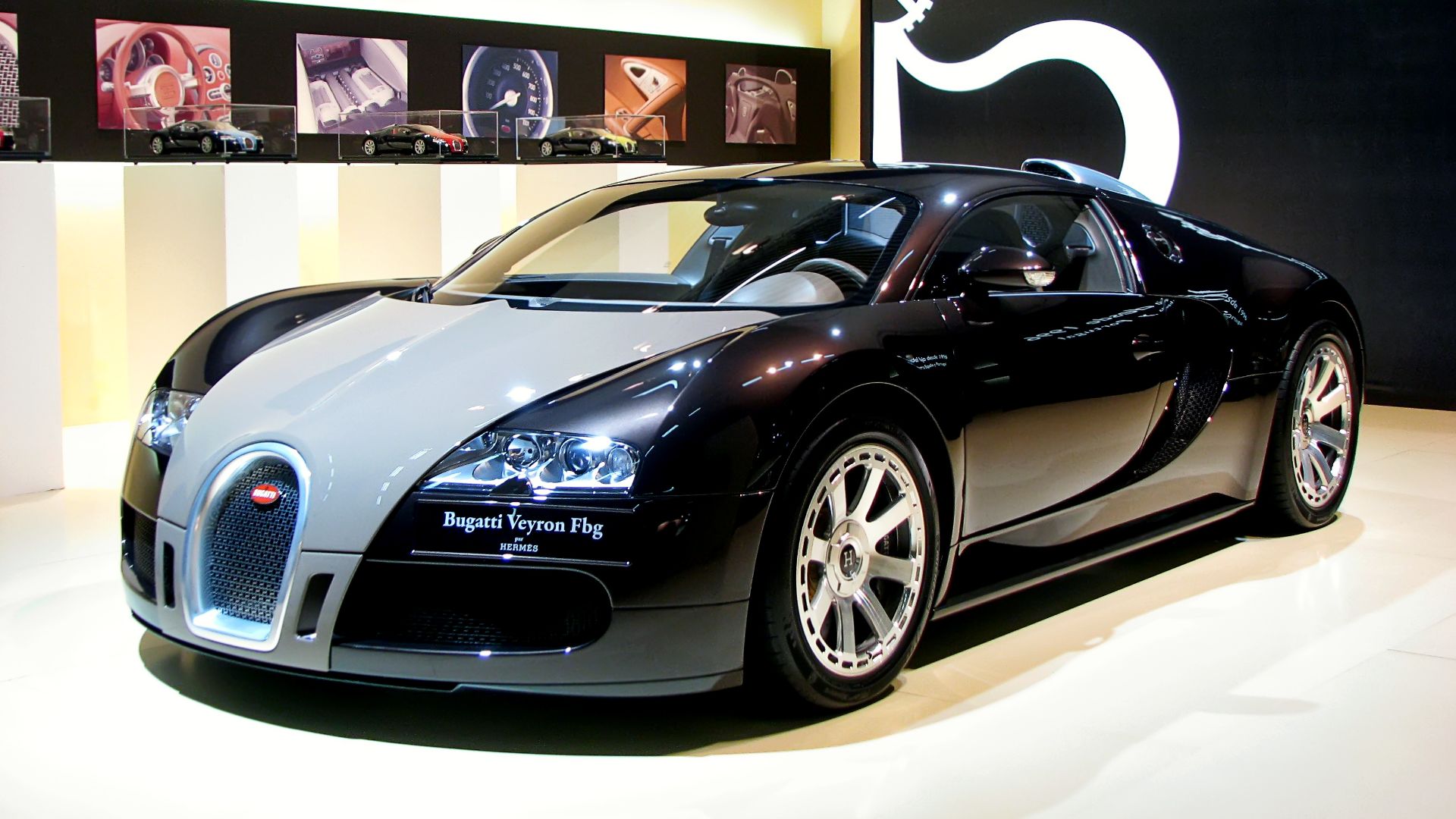 File:Bugatti Veyron - BCN motorshow 2009.JPG