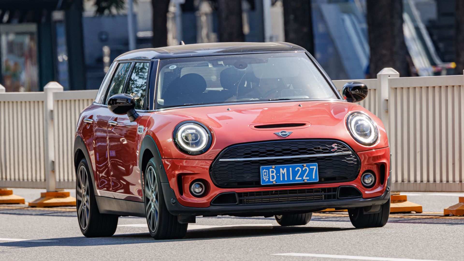 File:MINI COOPER S 5 DOOR (F55) China (2).jpg