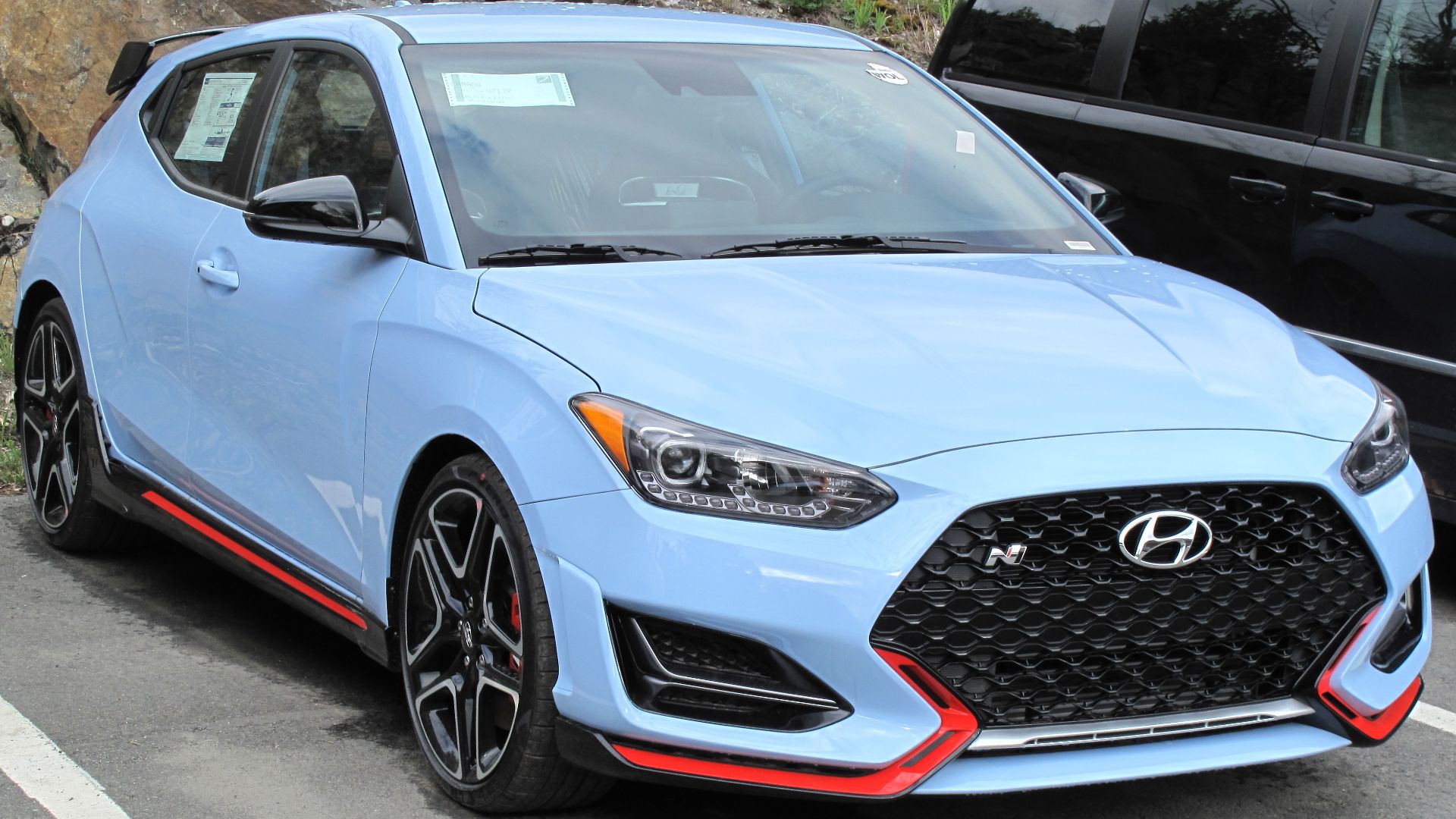 File:2022 Hyundai Veloster N in Performance Blue, Front Right, 05-22-2022.jpg