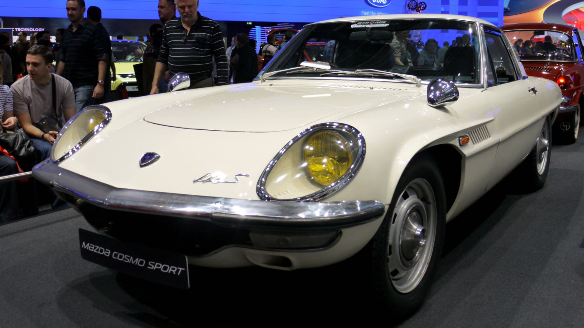 File:Mondial de l'Automobile 2010, Paris - France (5057649341).jpg