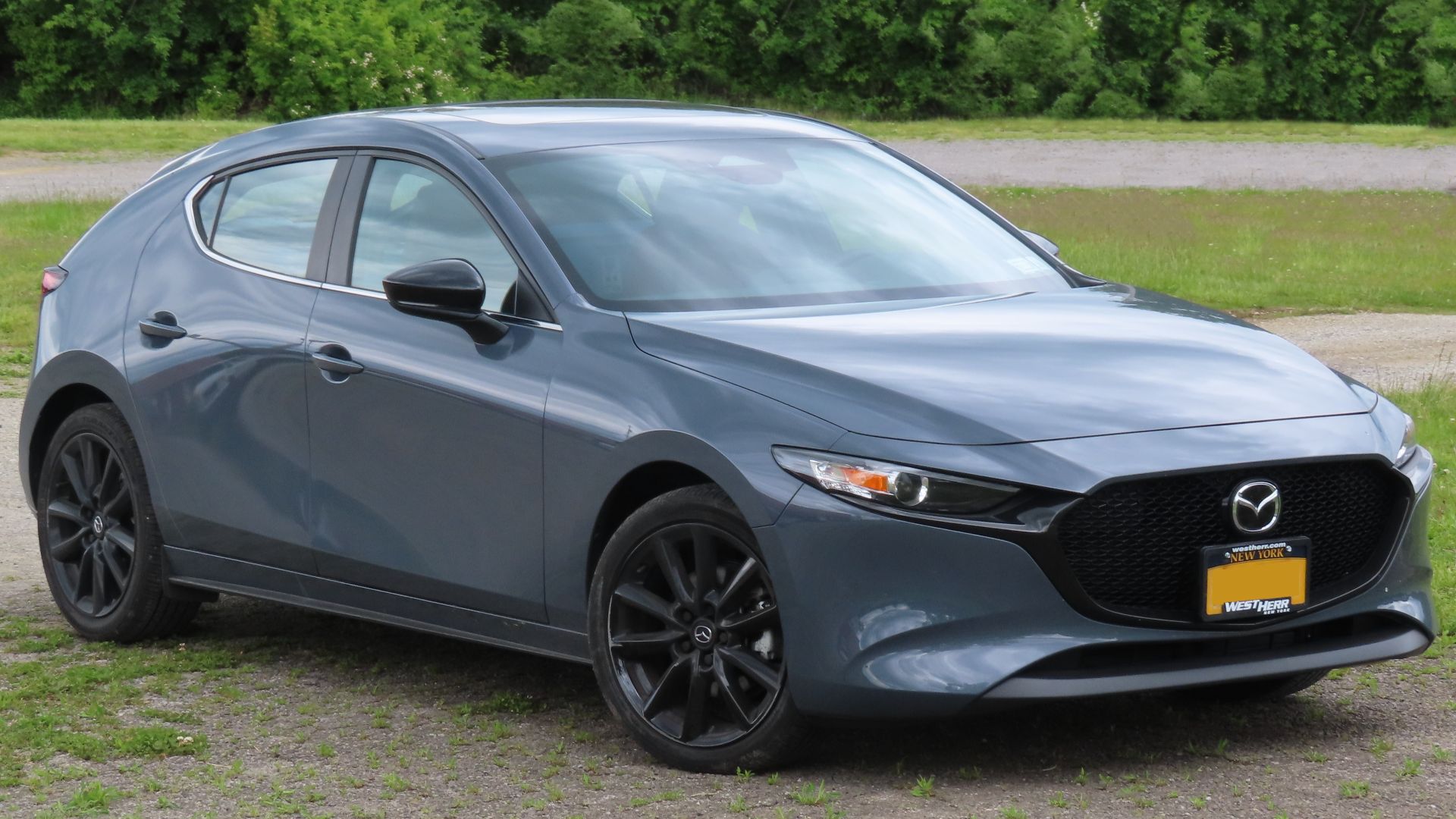 File:2025 Mazda3 2.5 S Carbon Edition hatchback, front right, 05-25-2025.jpg