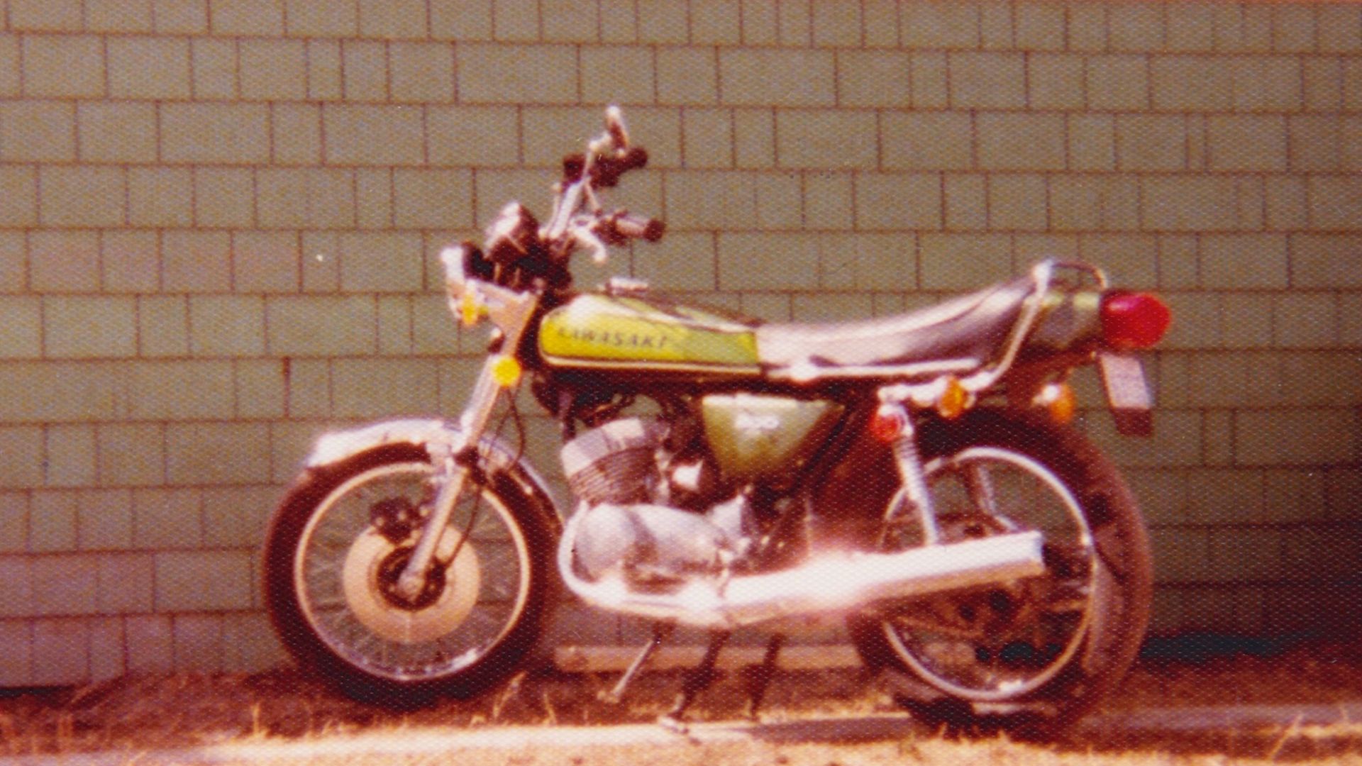 File:Kawasaki 750 Triple (26221231982).jpg