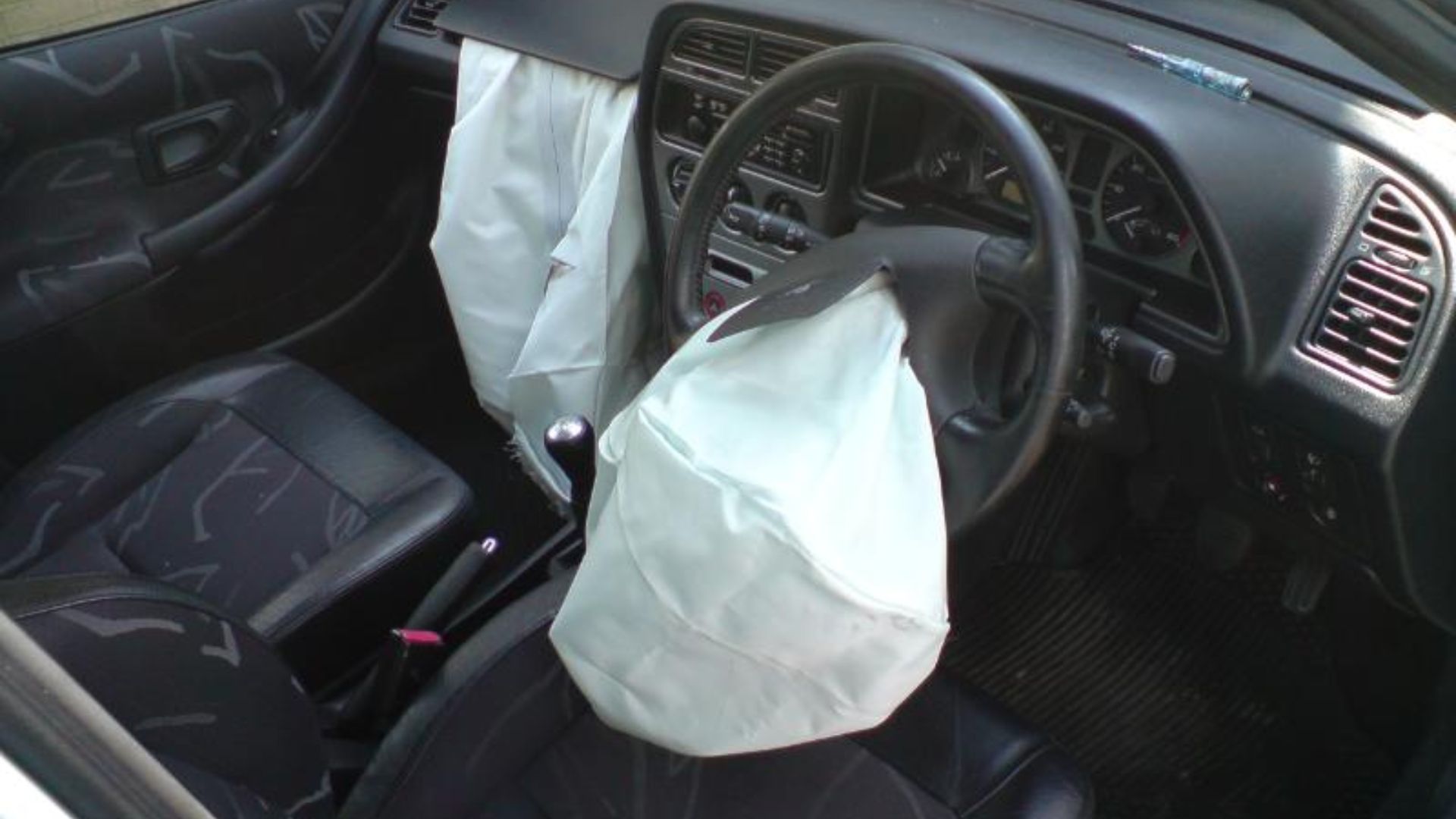 File:Peugeot 306 airbags deployed.jpg