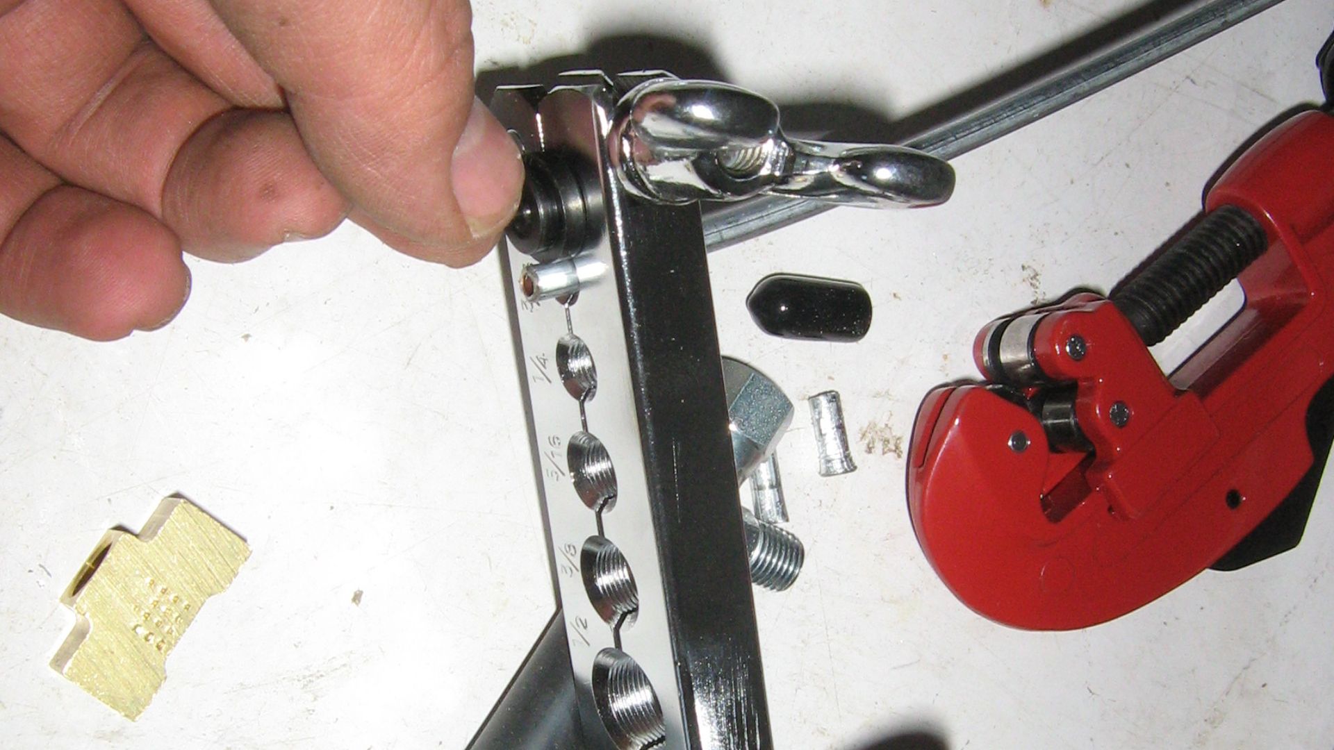 File:Creating new brake lines - Step 1 (3572371304).jpg