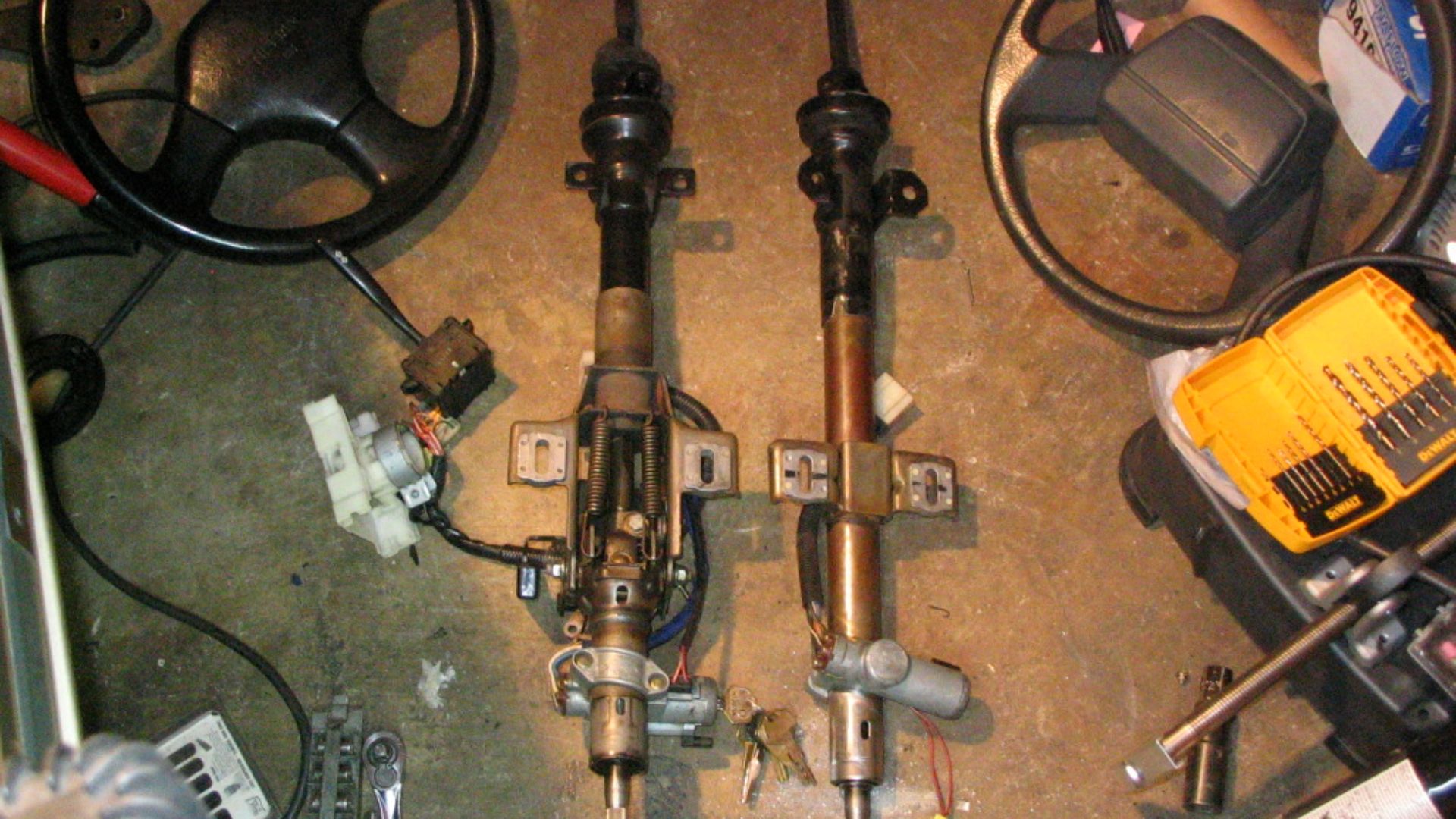 File:KN13 Pulsar SE - Manual Steering Column Swap 03 (32899098853) power steering rack.jpg