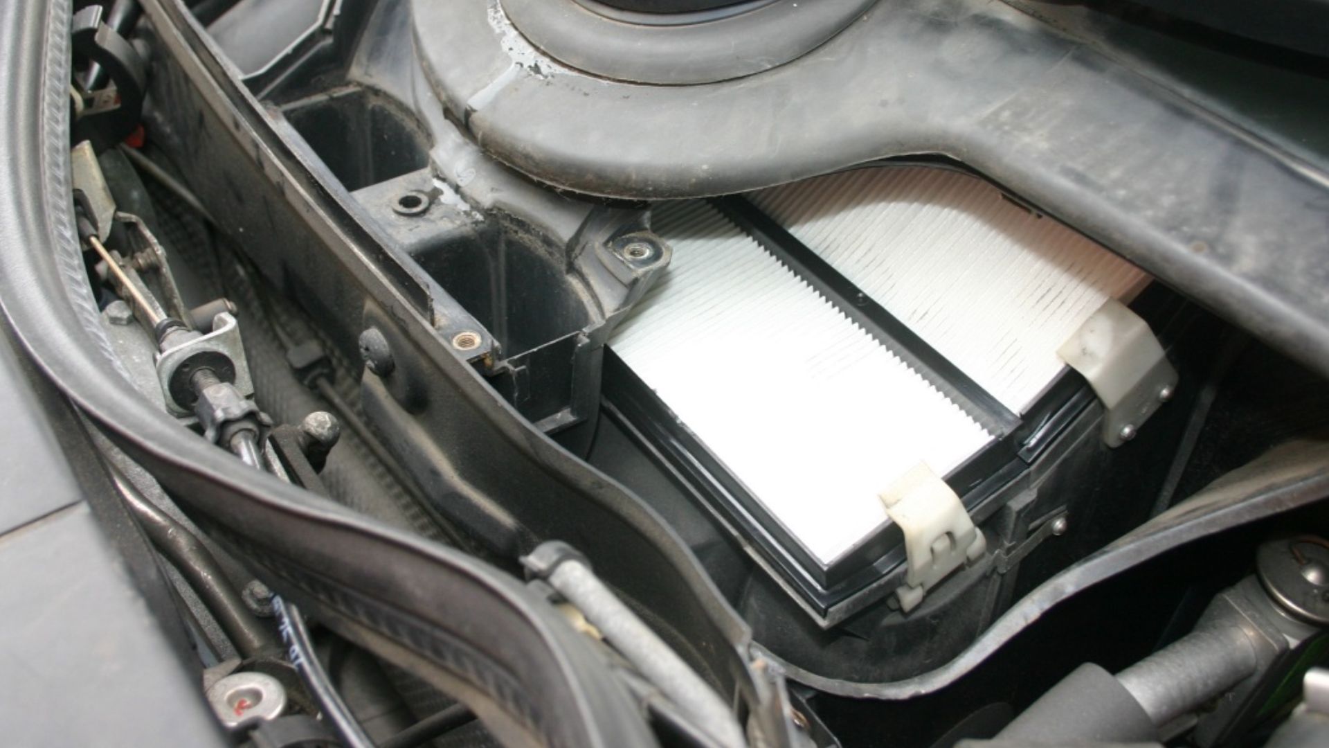 File:Mercedes E500 Cabin Filters.jpg