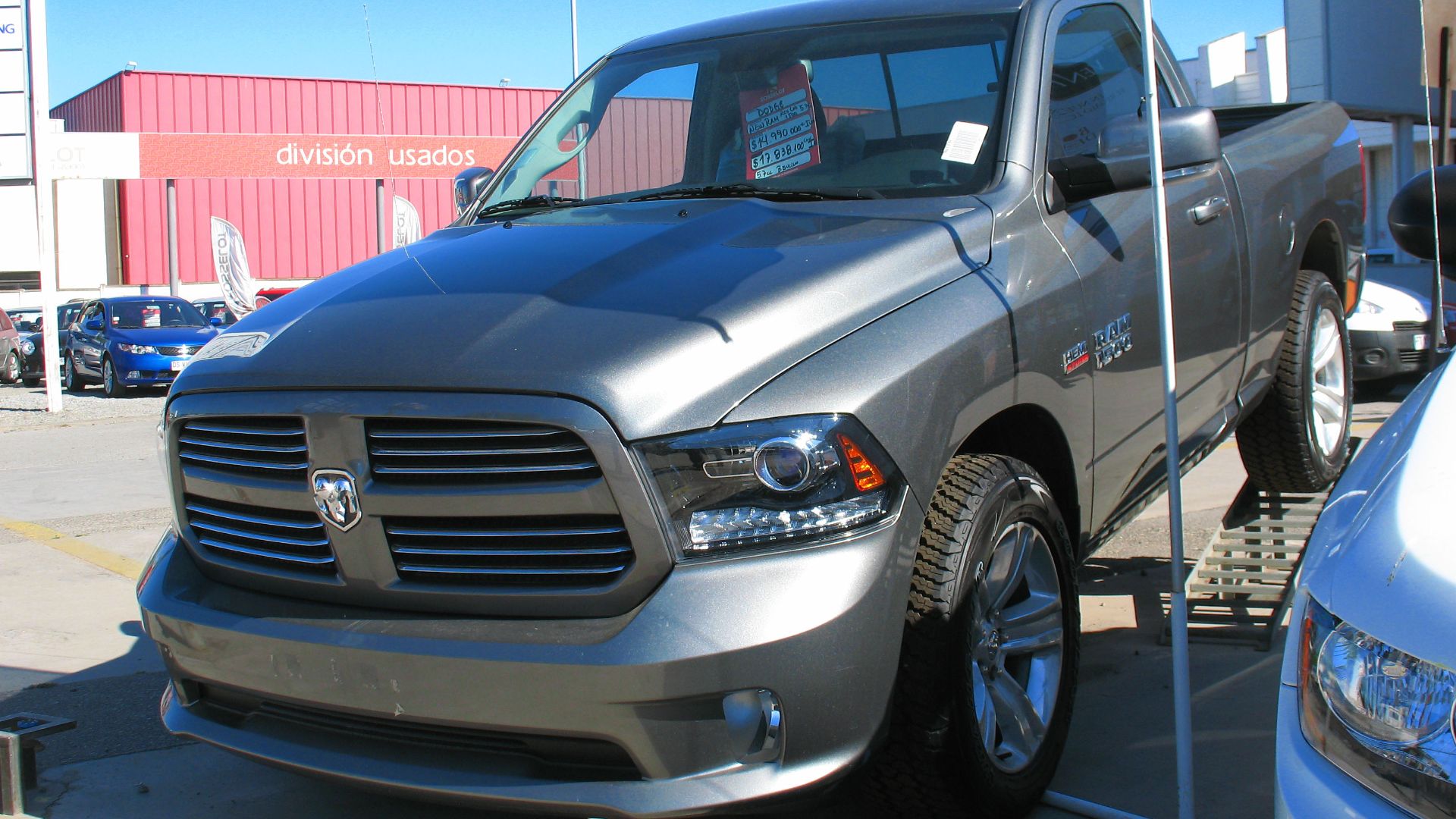 File:Ram 1500 Hemi 2014 (13911838777).jpg