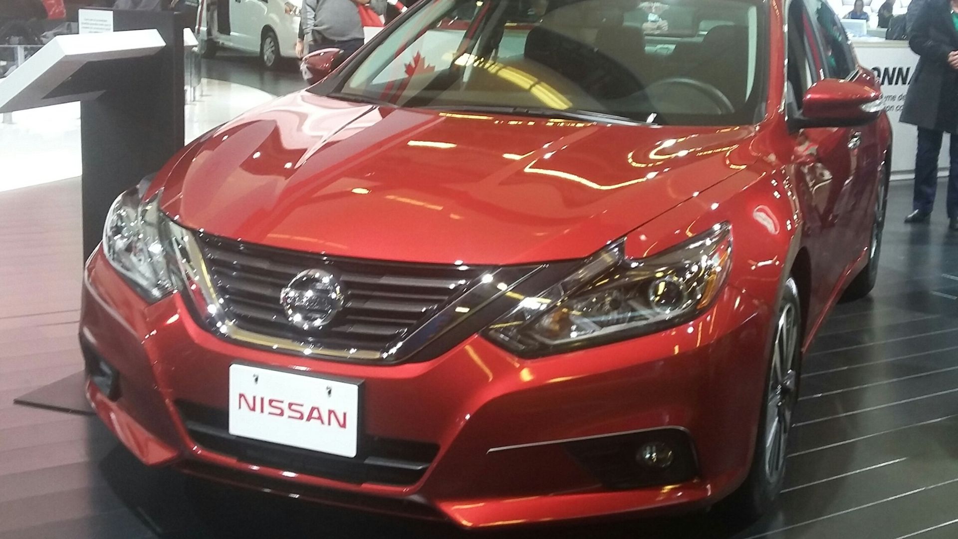 File:'16 Nissan Altima (MIAS '16).jpg