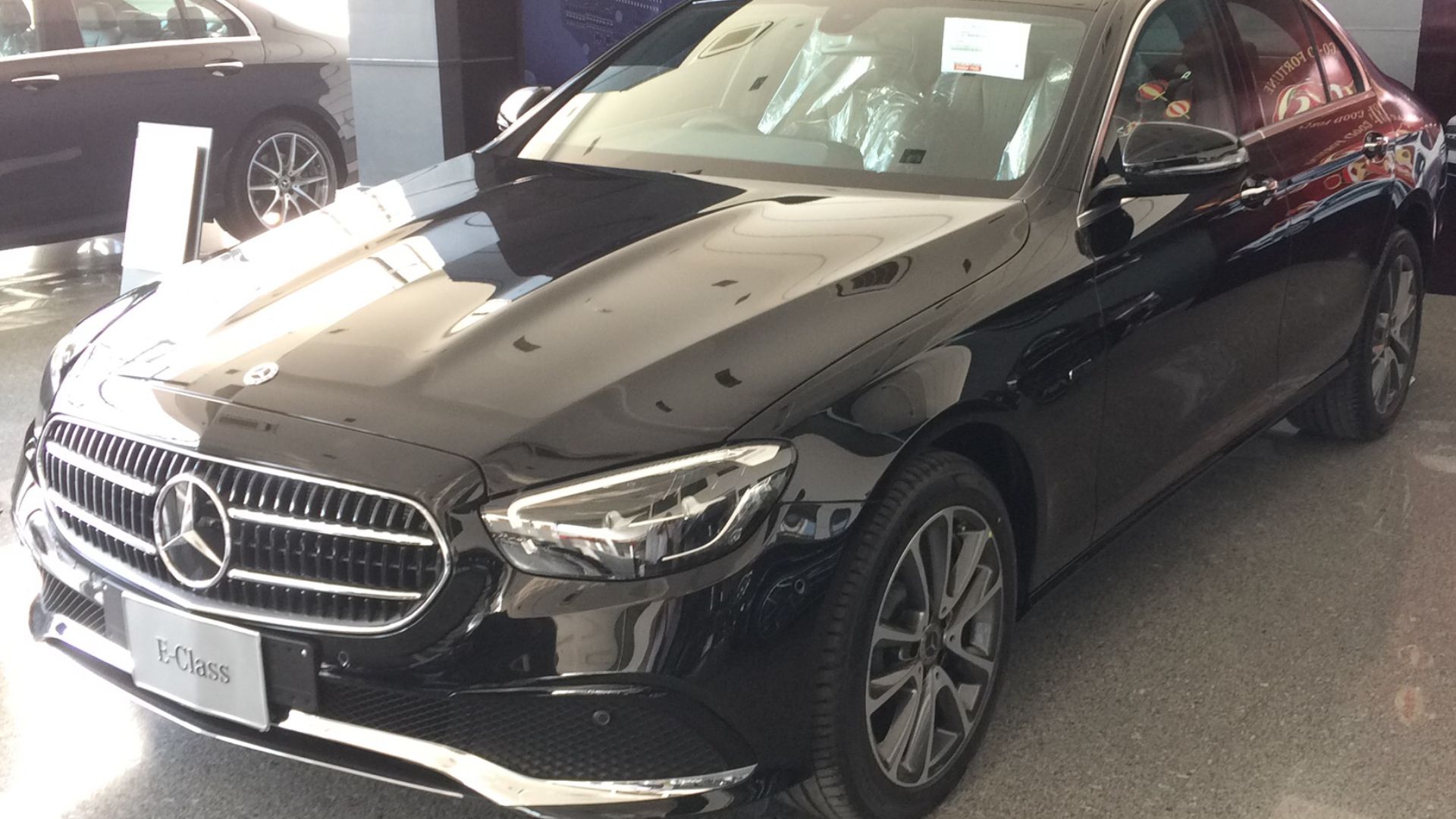 File:2021 Mercedes-Benz E-Class E300e Avantgarde.jpg