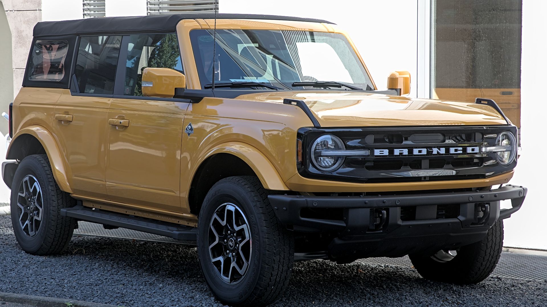 File:Ford Bronco (6th generation) Outer Banks 1X7A0405.jpg