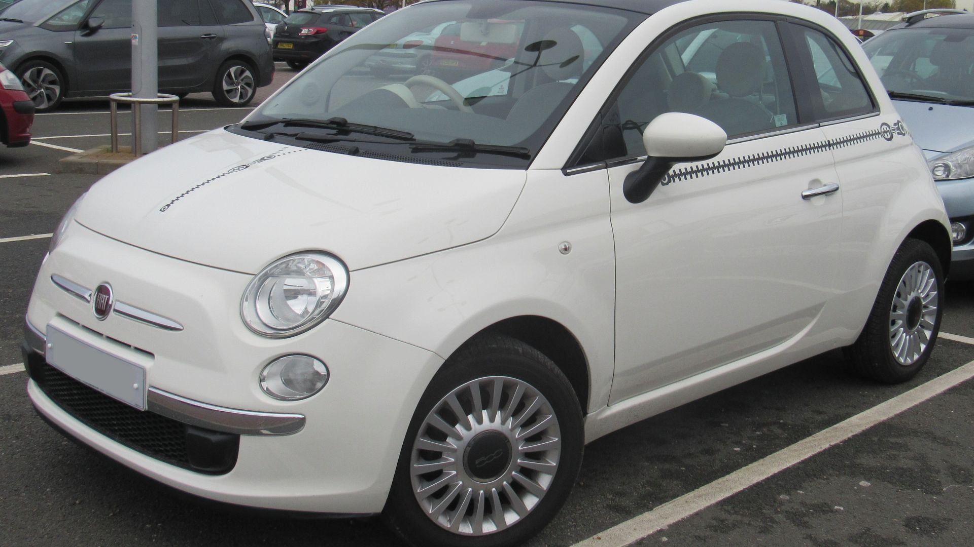 File:2013 Fiat 500 Lounge 1.2.jpg