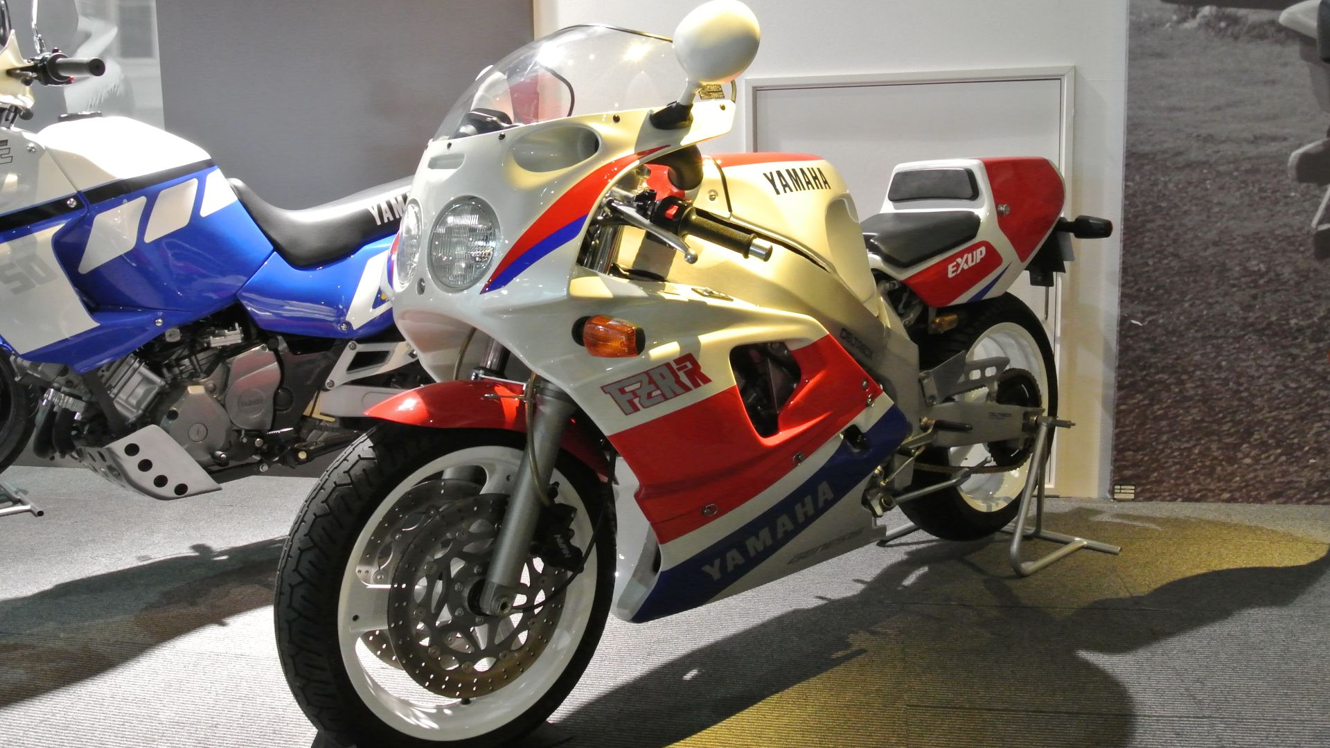 File:1989 Yamaha FZR750R (OW01).JPG