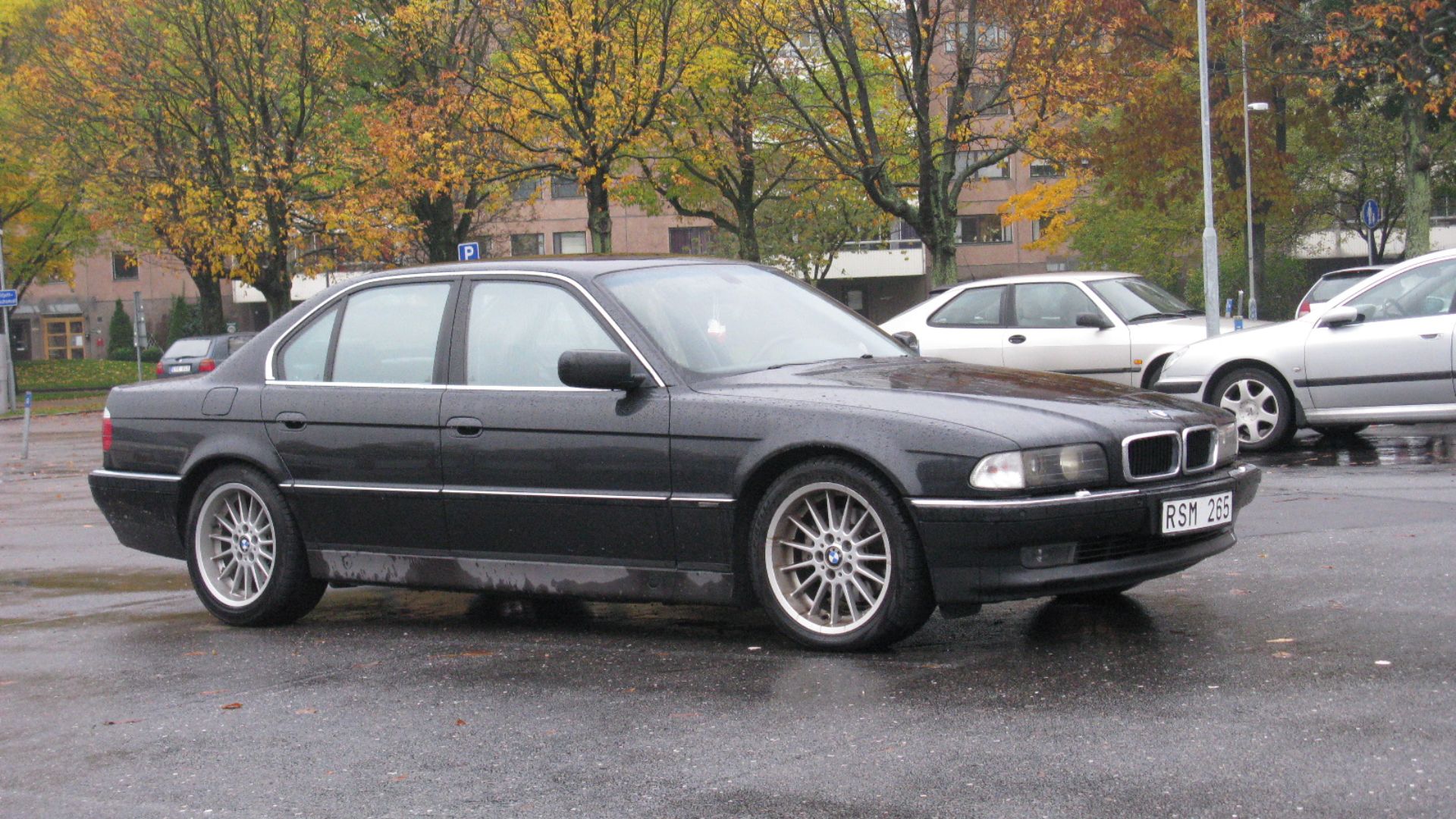 File:BMW 735i E38 (8123366218).jpg