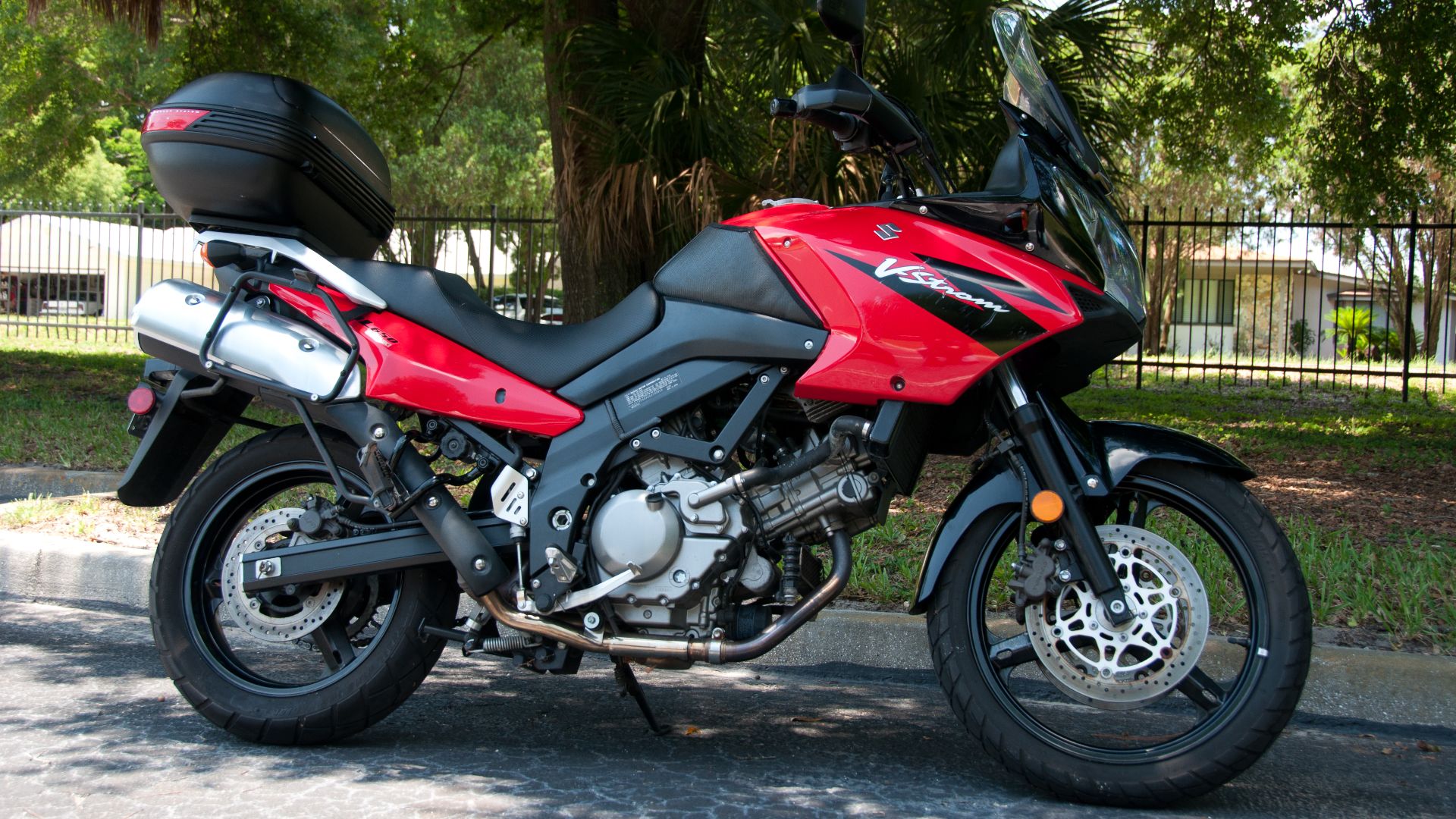 File:Red 2005 Suzuki V-Strom 650.jpg