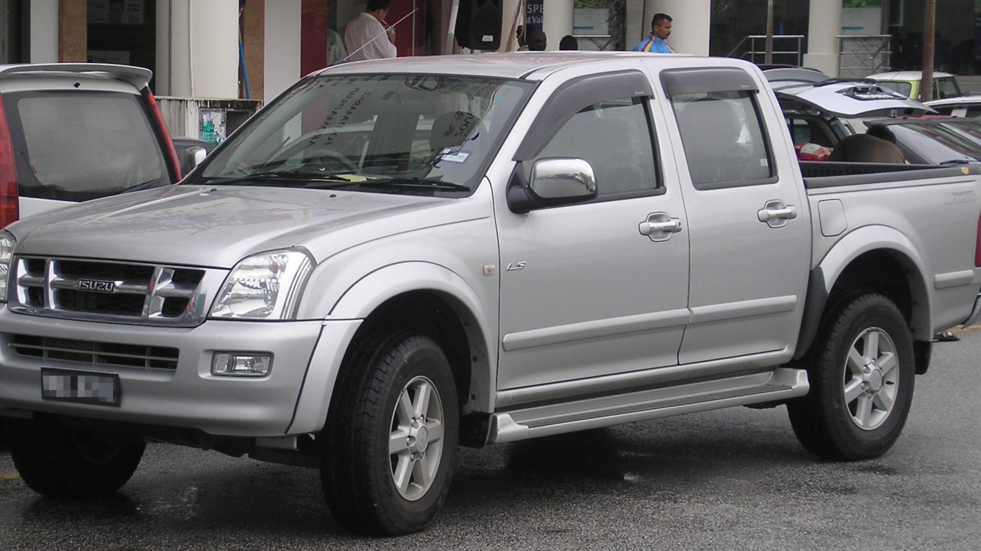 File:Isuzu D-Max (first generation) (front), Serdang.jpg