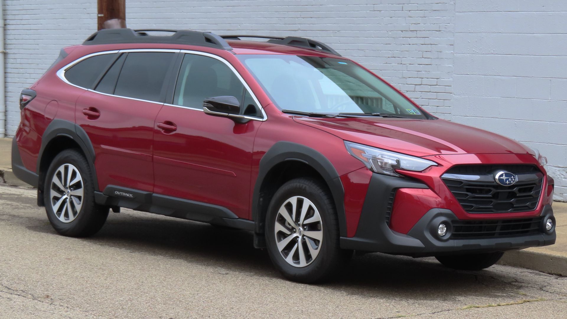 File:2023 Subaru Outback Premium, front right, 09-09-2023.jpg