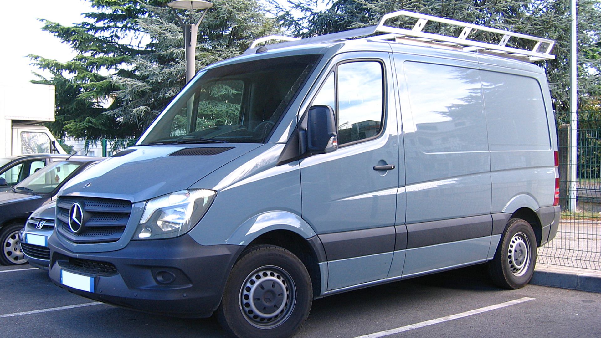 File:2014 Mercedes-Benz Sprinter (short panel model) - fl.jpg