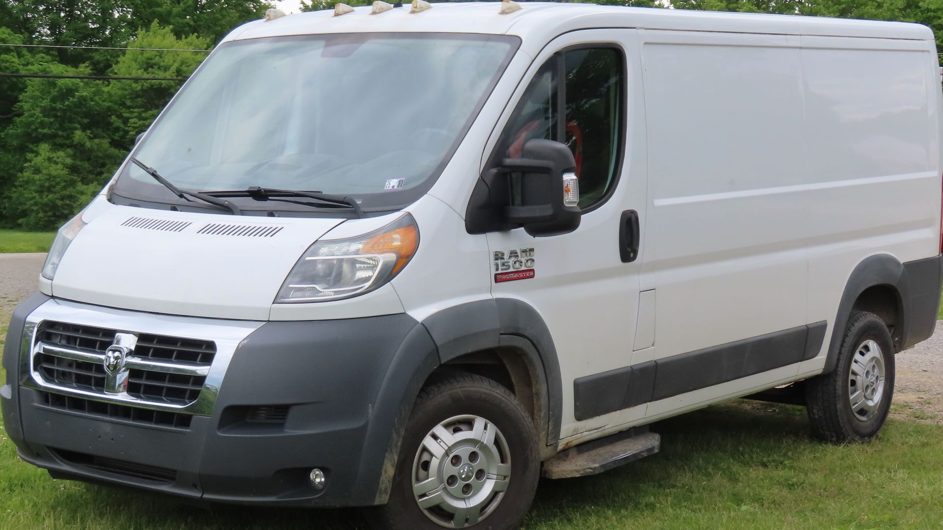 File:2017 Ram ProMaster 1500 136 WB cargo van, front left, 05-25-2025.jpg