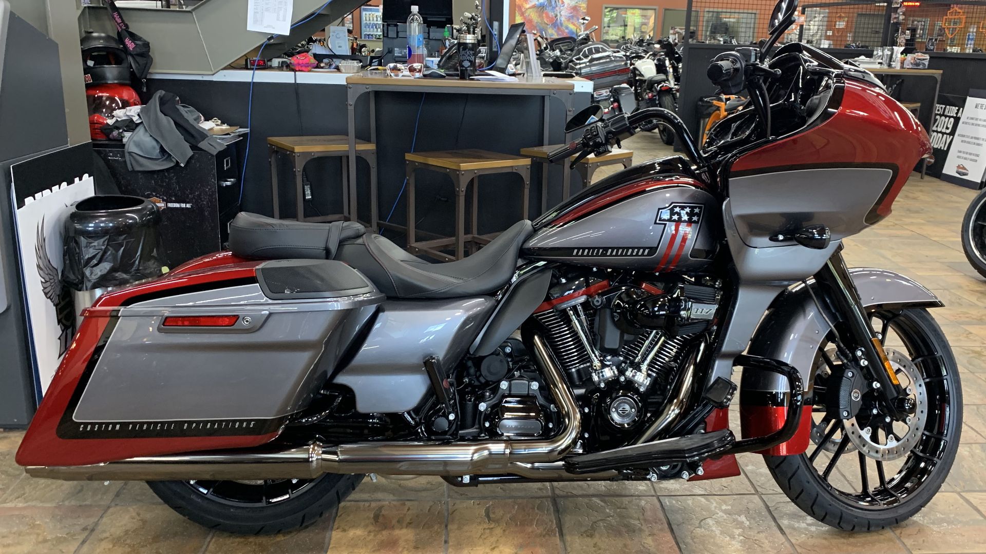 File:2019 Harley-Davidson CVO Road Glide in Red Pepper & Magnetic Grey With Black Hole.jpg