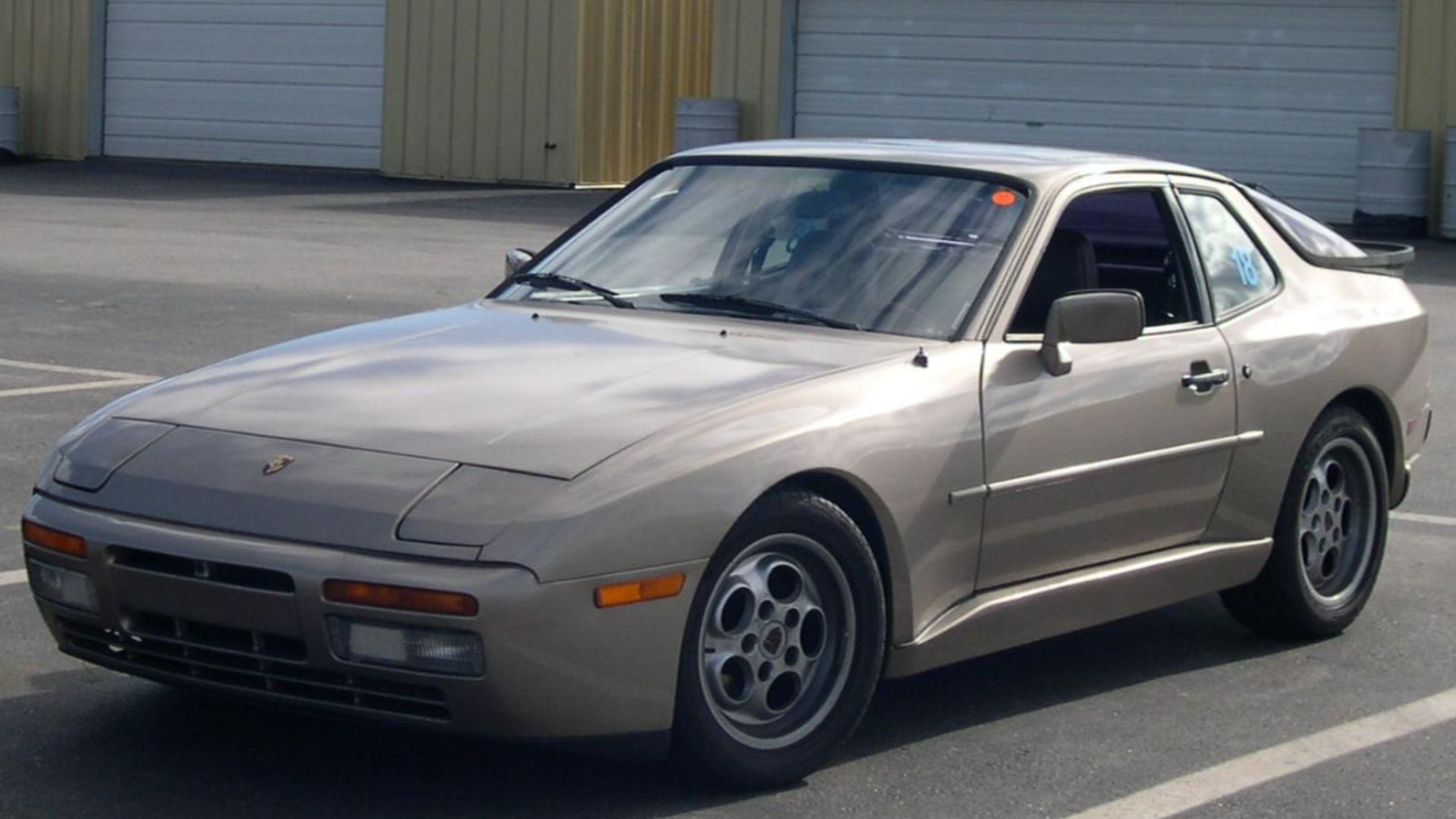 File:1986 Porsche 944.jpg