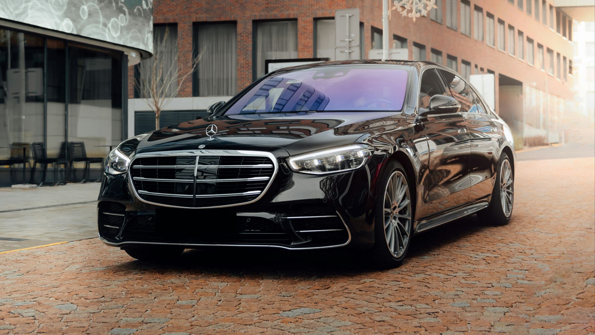 black bmw m 3 parked on street during daytime