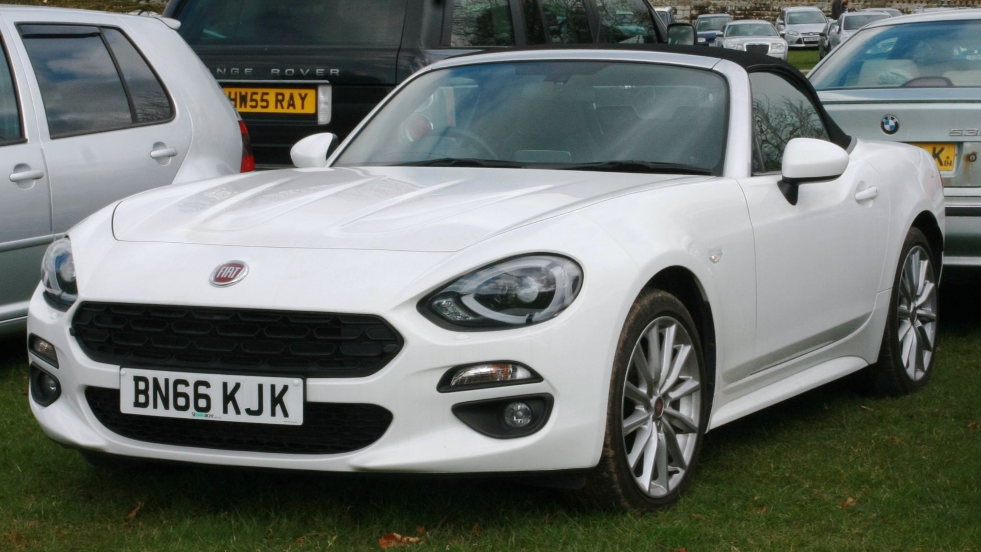 File:Fiat 124 Spider 1368cc registered September 2016.jpg