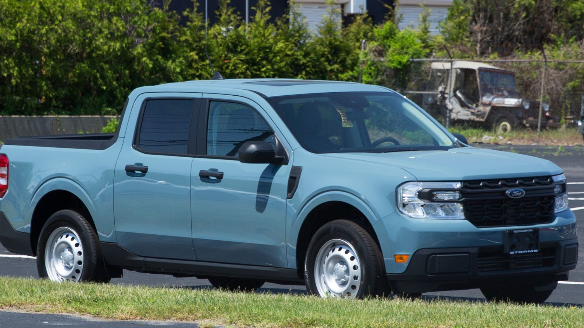 File:2022 Ford Maverick XL, Area 51 (front right).jpg