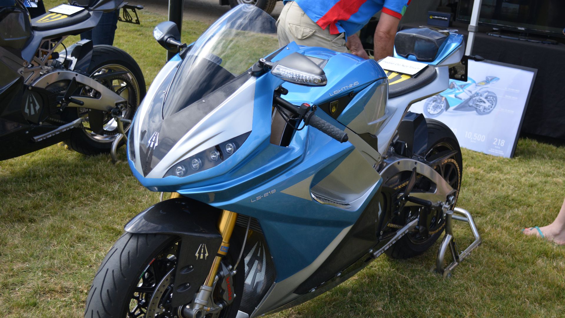 File:Lightning LS-218 (19805047992).jpg