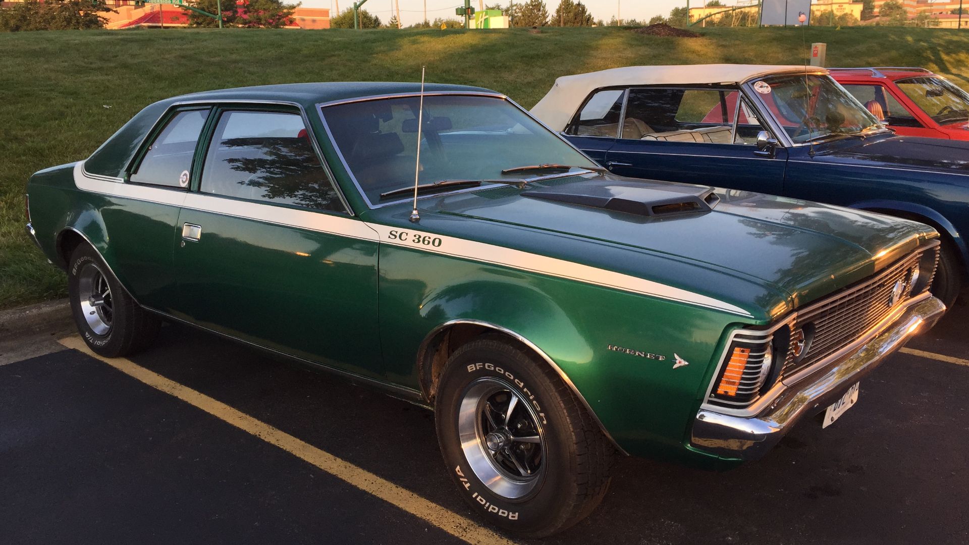 File:1971 AMC Hornet SC-360 compact muscle car in green at AMO 2015 meet 1of3.jpg