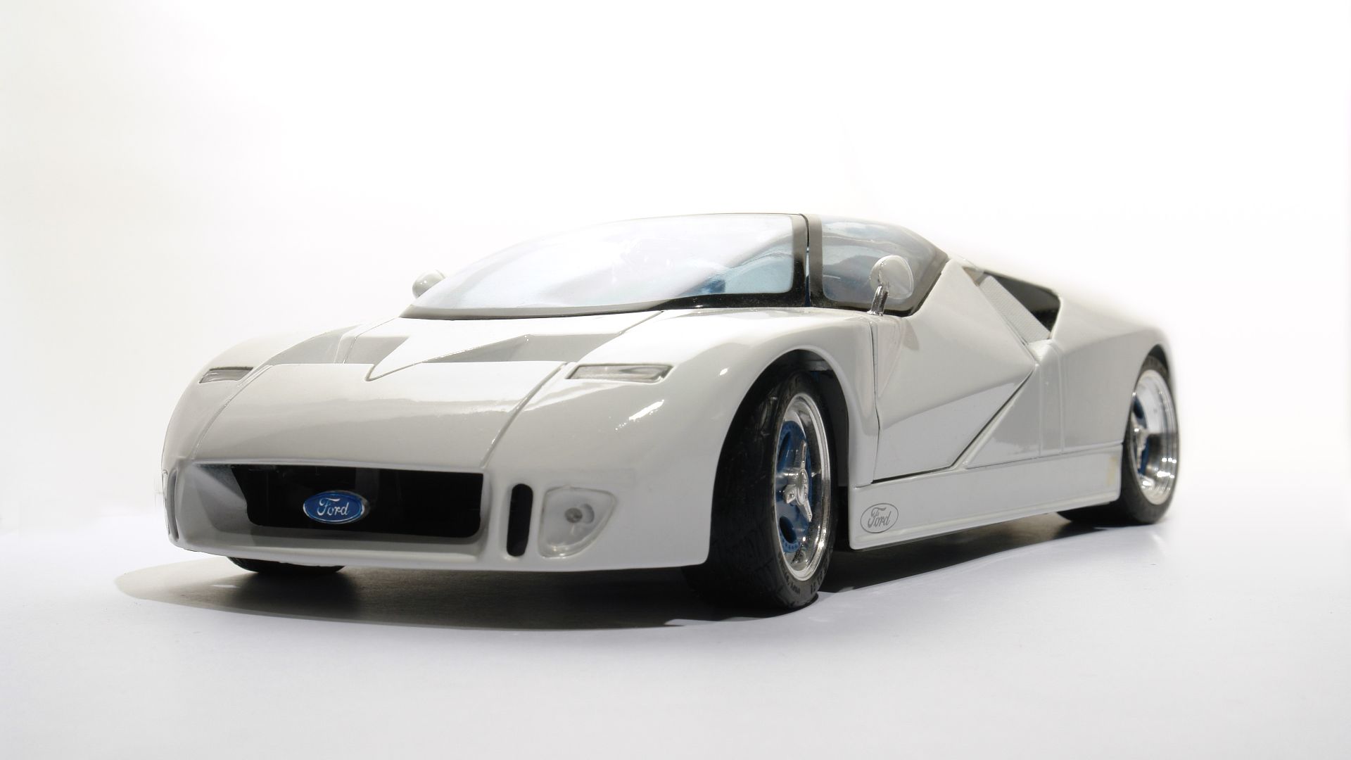 File:Ford GT-90 maisto model.jpg