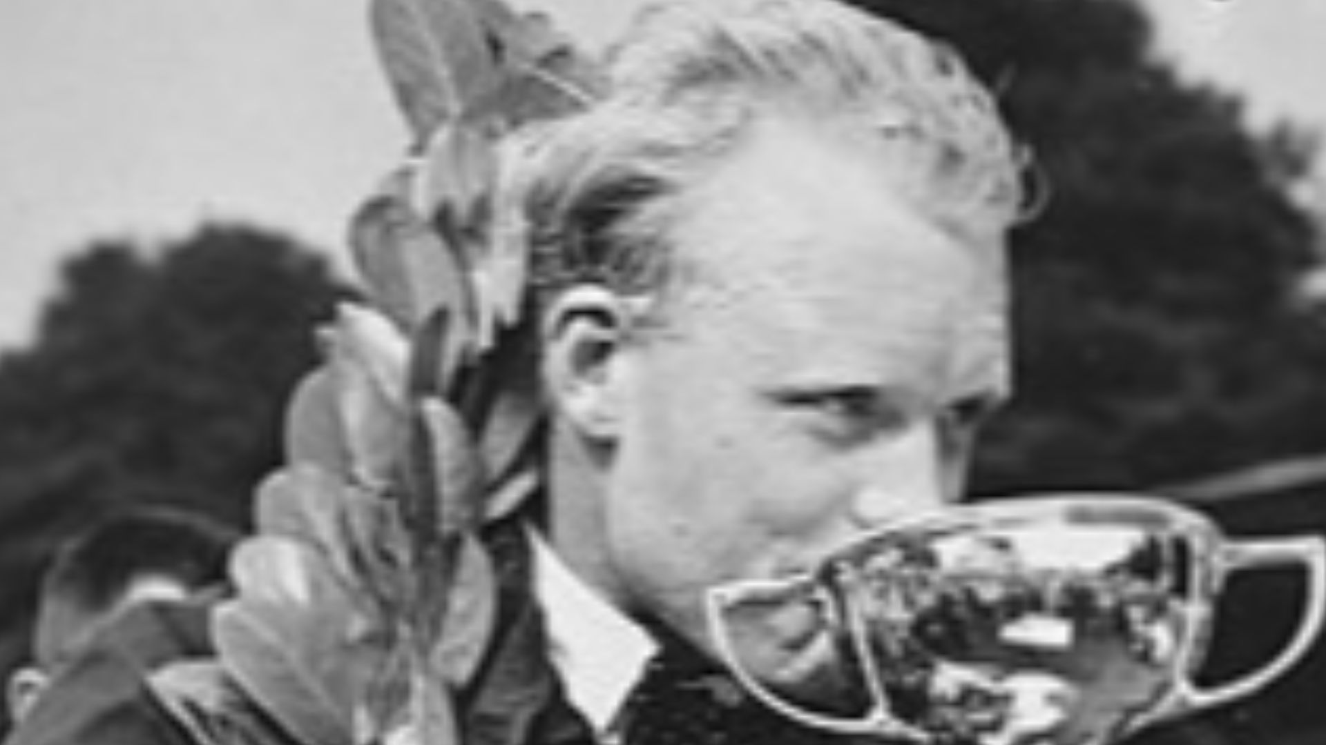 File:Mike Hawthorn, autocoureur verongelukt, Bestanddeelnr 910-1117.jpg