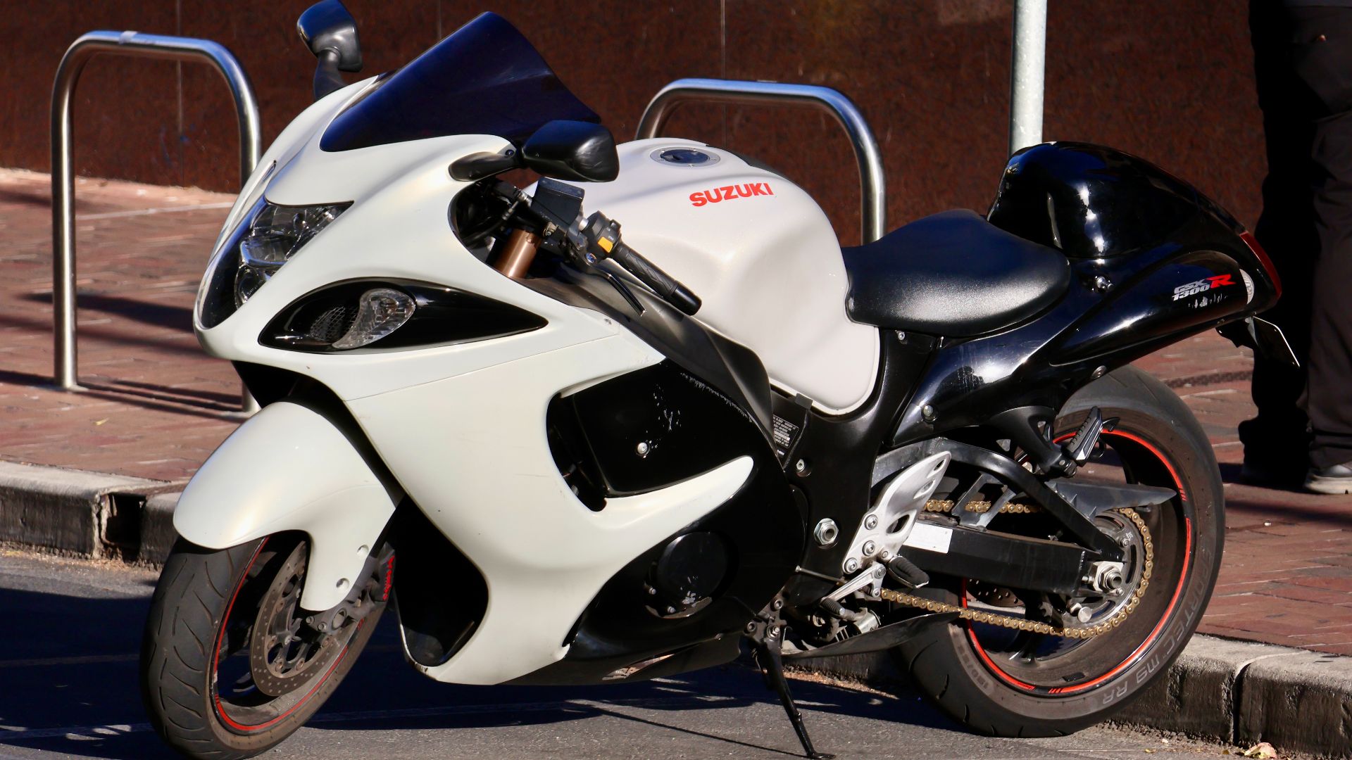 File:Suzuki Hayabusa on Waymouth Street, Adelaide.jpg