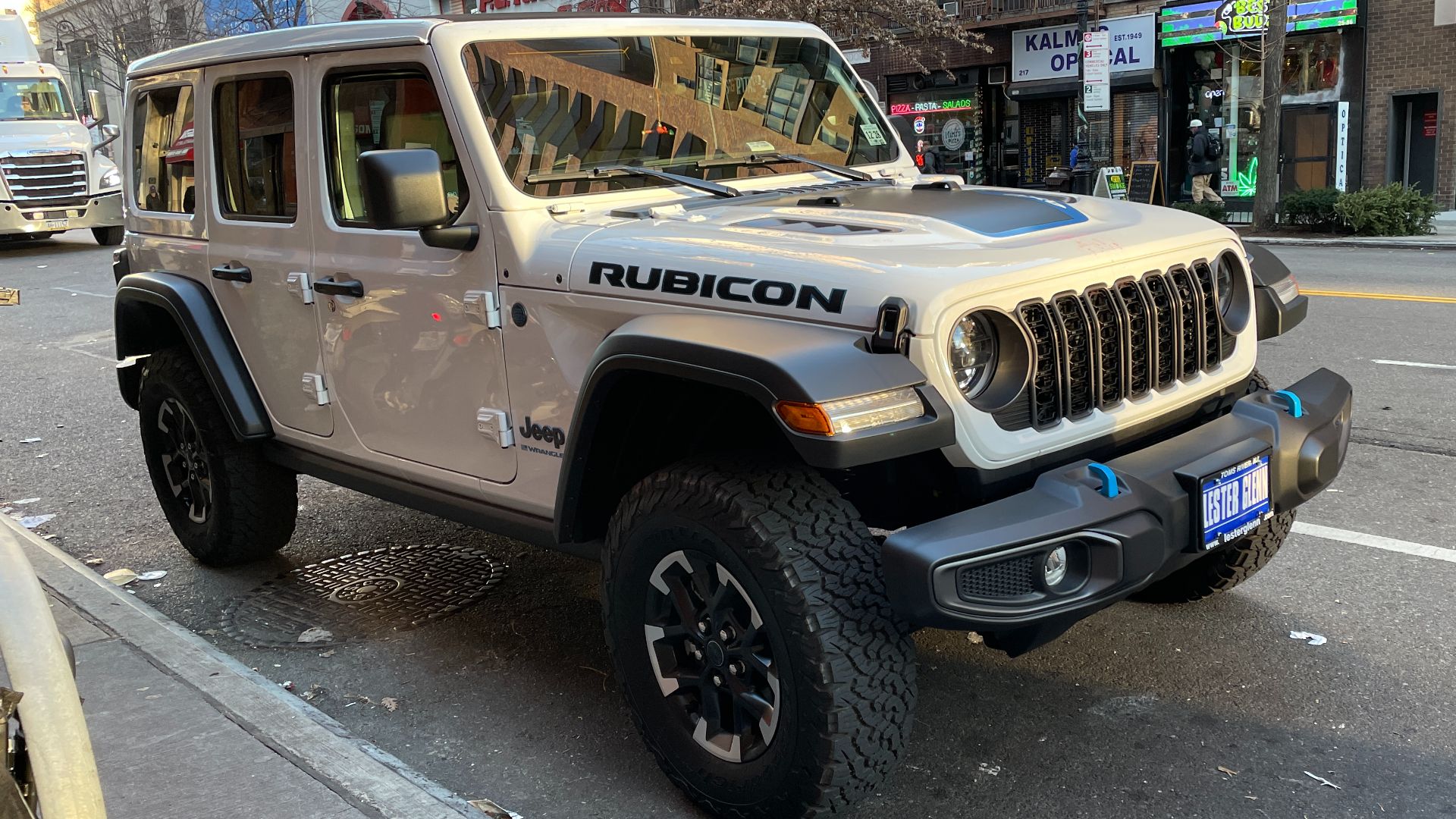 File:Jeep Wrangler Rubicon 4xe, 86th Street between 2nd and 3rd Avenue, Yorkville, Upper East Side, Manhattan 01.jpg